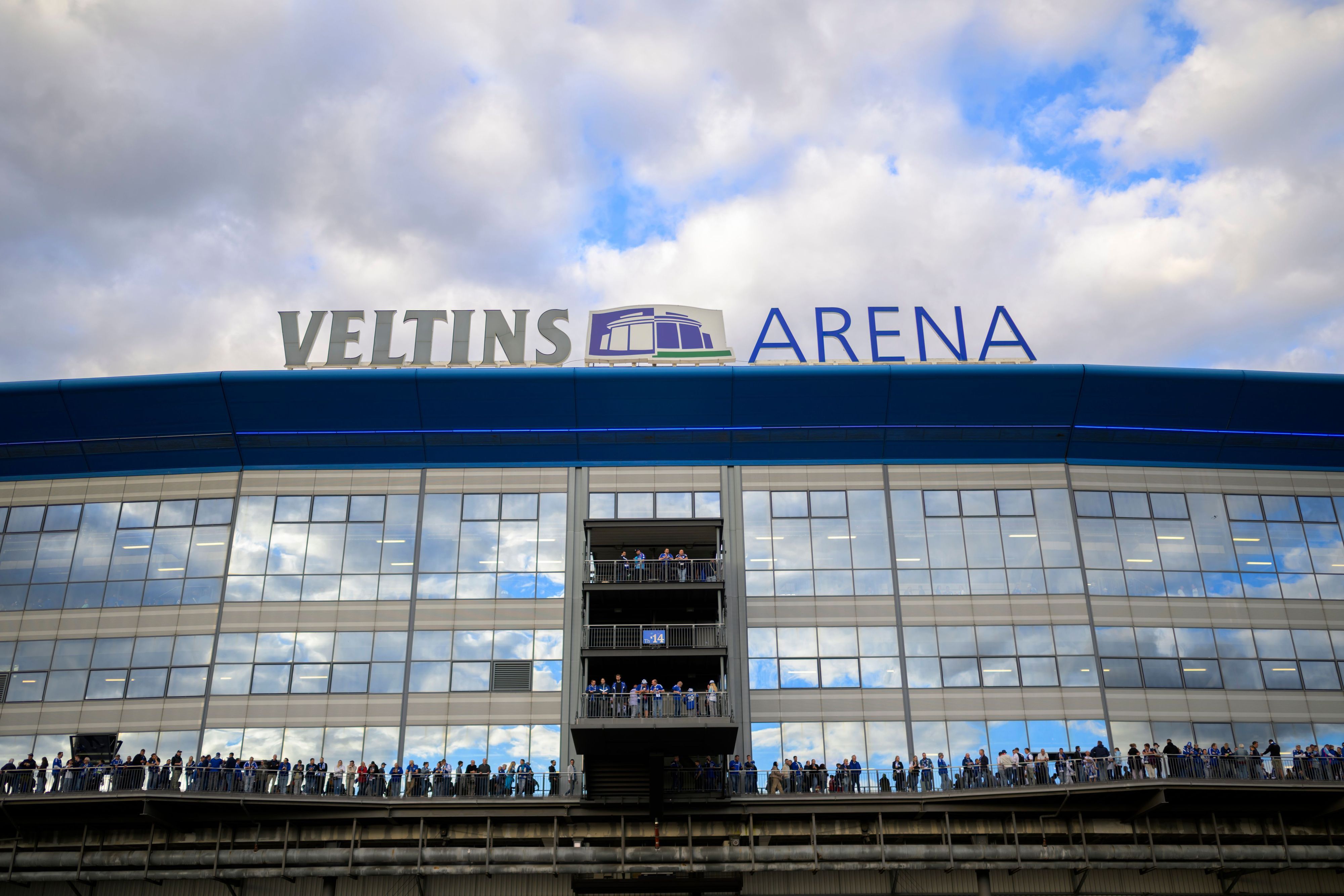 Blick von außen auf die Veltins-Arena