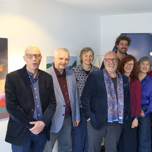 Ein Gruppenfoto der ausstellenden Künstler in der Galerie Lethert.