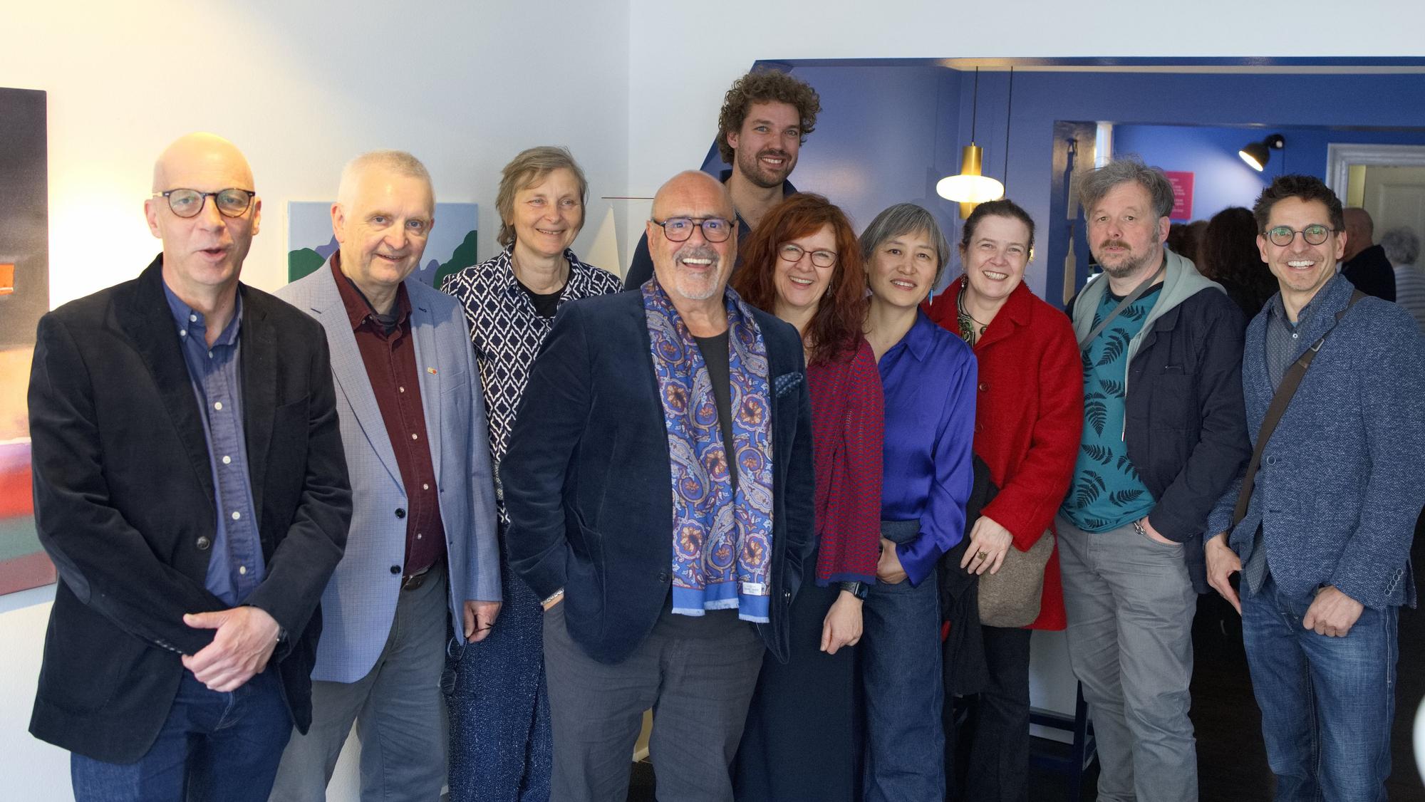 Ein Gruppenfoto der ausstellenden Künstler in der Galerie Lethert.