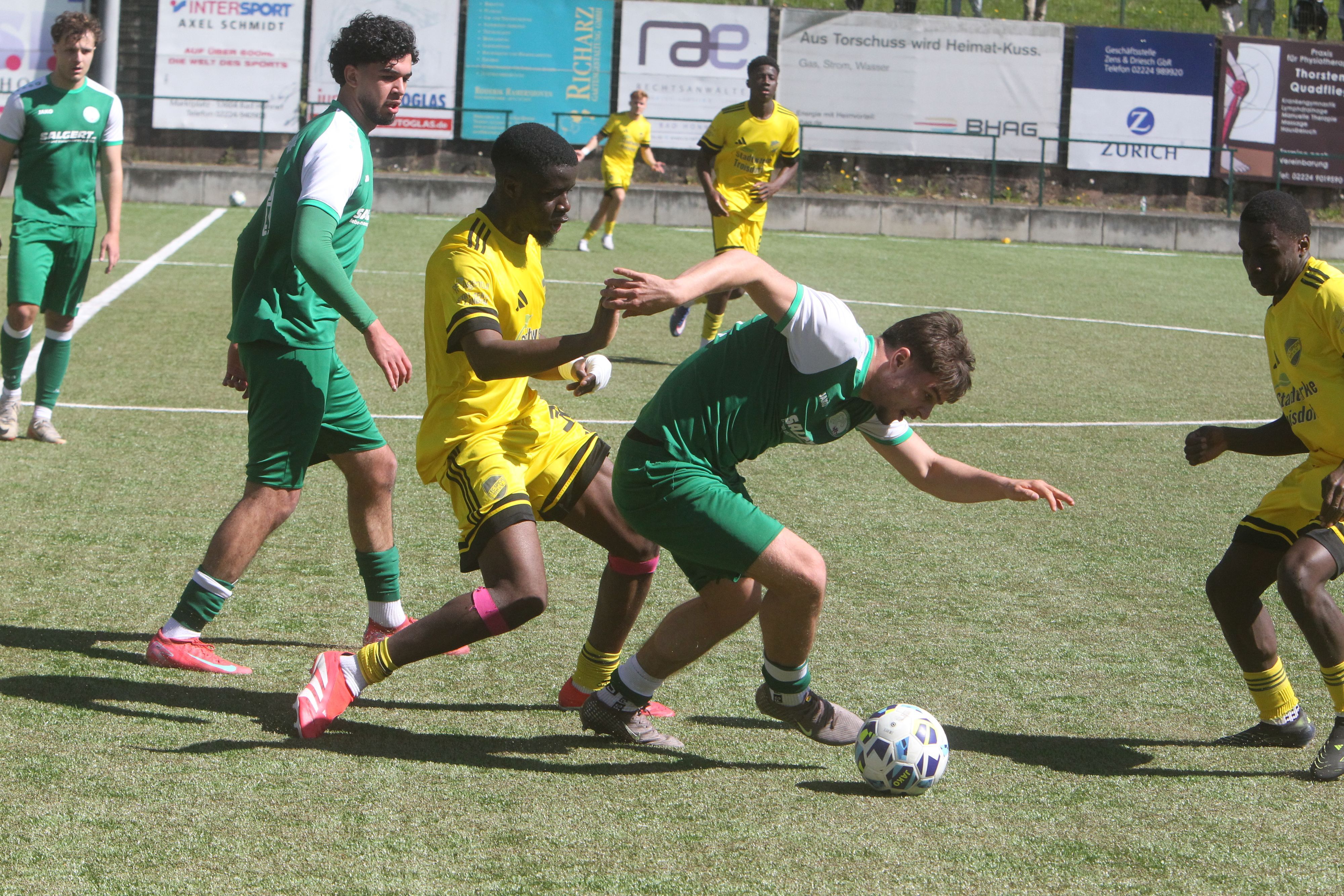 Richy Massek (Mitte)