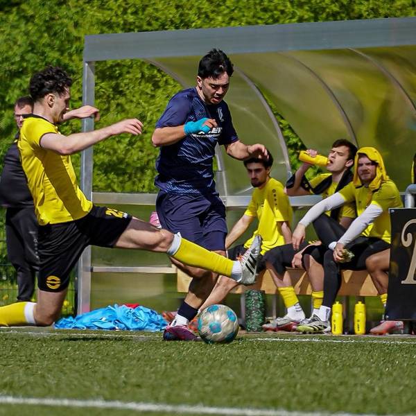 Waiss Ezami (rechts) und der SSV 04 entführen einen Punkt aus Hohkeppel.