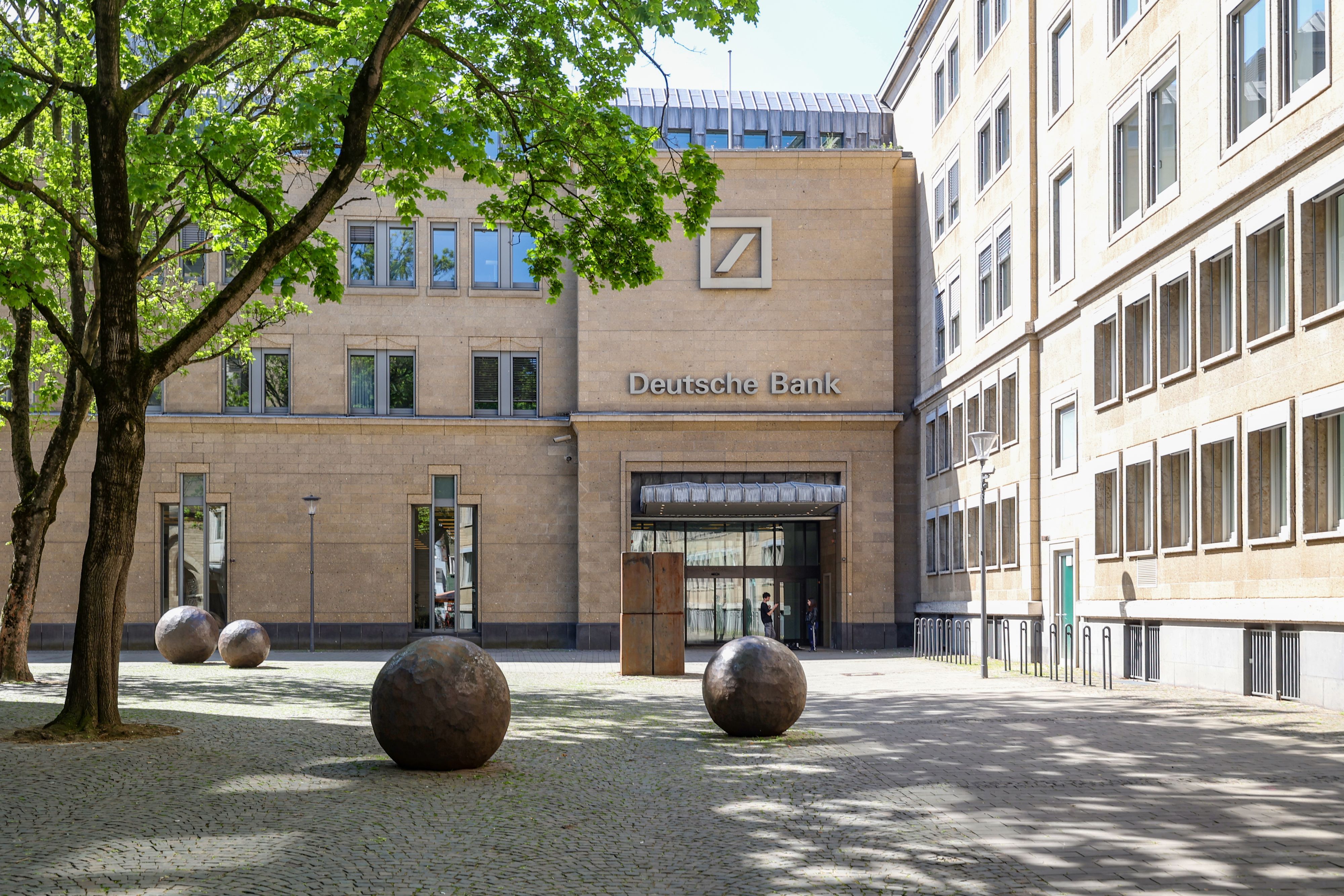 Die Deutsche Bank verlegt ihren Kölner Hauptstandort in der Innenstadt. Der bisherige Gebäudekomplex  wird aufgegeben.