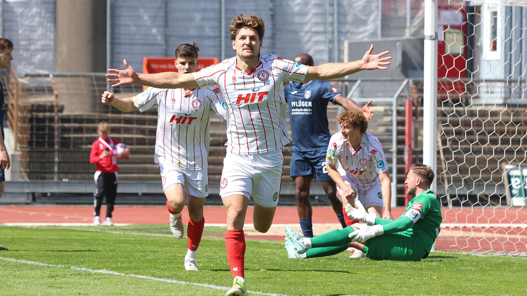 Regionalliga West: SC Fortuna Koeln - SC Wiedenbrueck ** NUR FÜR REDAKTIONELLE ZWECKE ** EDITORIAL USE ONLY **Fussball Regionalliga West 31.Spieltag Samstag 25.04.2026 Ort: Suedstadion Koeln SC Fortuna Koeln - SC Wiedenbrueck Im Bild Enzo Wirtz (SC Fortuna Koeln) jueblt ueber sein Tor Deutschland Köln Copyright: StefanxRittershaus *** Regionalliga West SC Fortuna Koeln SC Wiedenbrueck FOR EDITORIAL PURPOSES ONLY p Soccer Regionalliga West 31 Matchday Saturday 25 04 2026 Place Suedstadion Koeln SC Fortuna Koeln SC Wiedenbrueck In the picture Enzo Wirtz SC Fortuna Koeln jueblt over his goal Germany Cologne Copyright StefanxRittershaus Copyright: StefanxRittershaus doc85koir9nklzcx9qbtm8 ,EDITORIAL USE ONLY