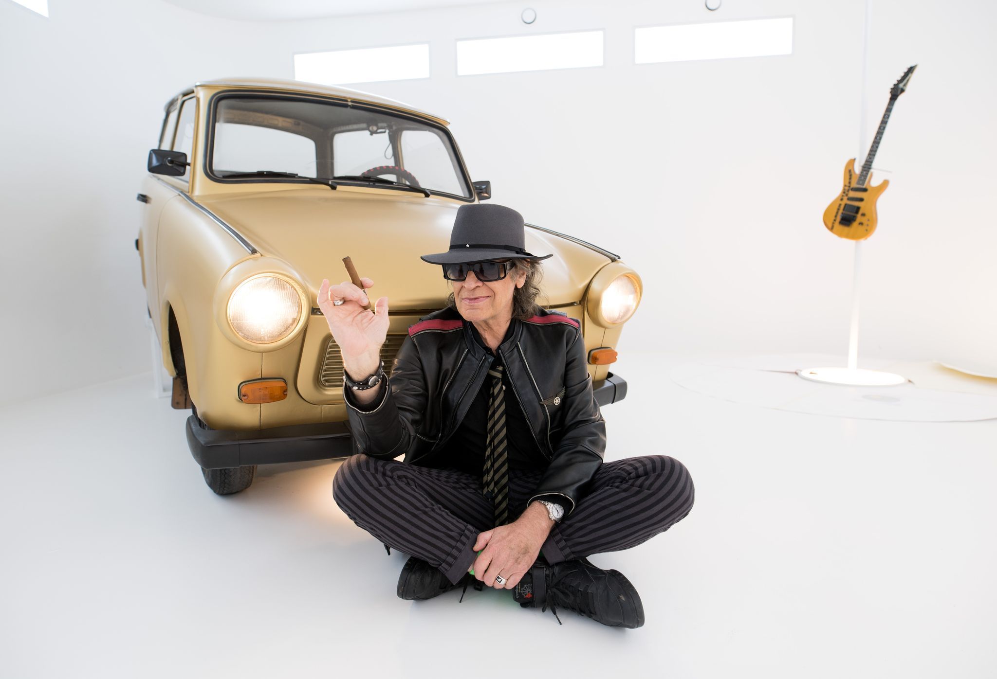 Goldener Trabant und Udo Lindenberg