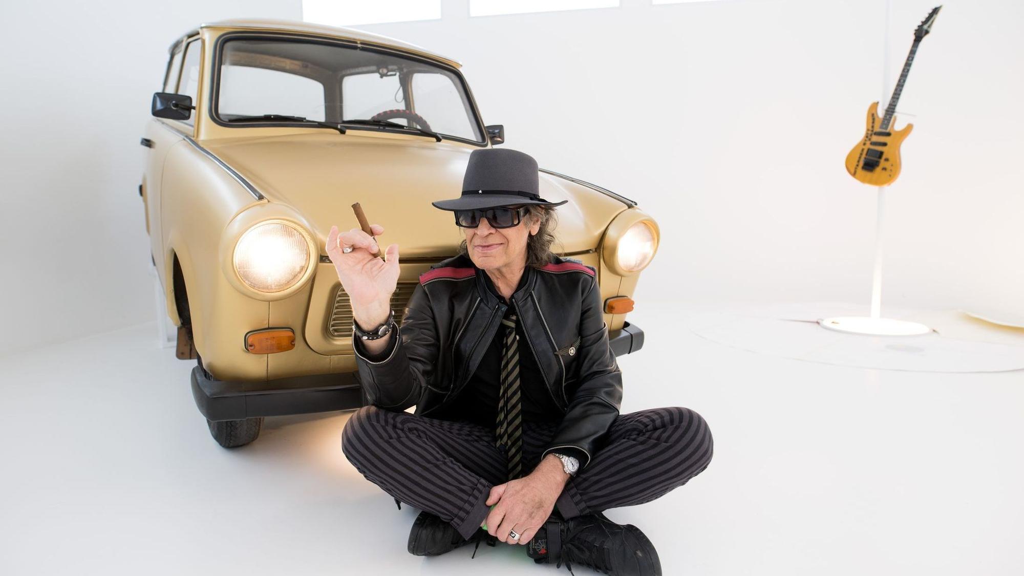 Goldener Trabant und Udo Lindenberg