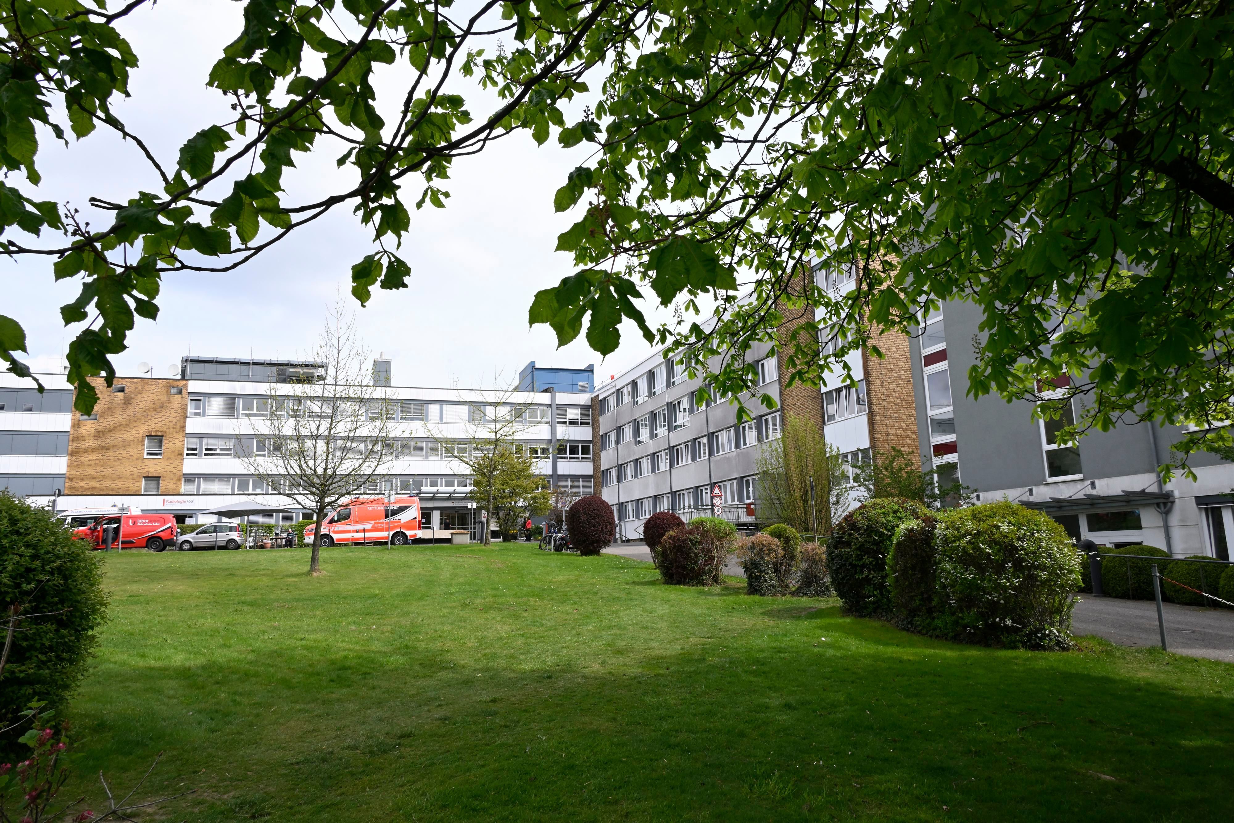 Grau und veraltet ist der GFO-Standort in Bensberg.