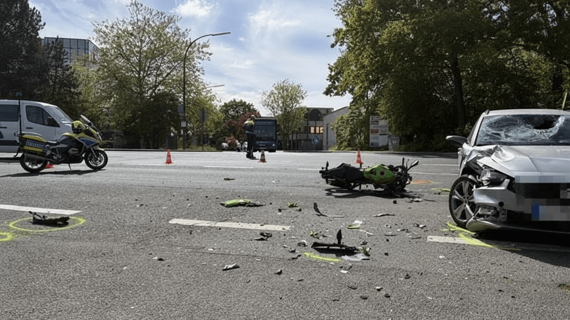 Ein Blaulicht auf dem Dach eines Polizeifahrzeugs. (Symbolbild)