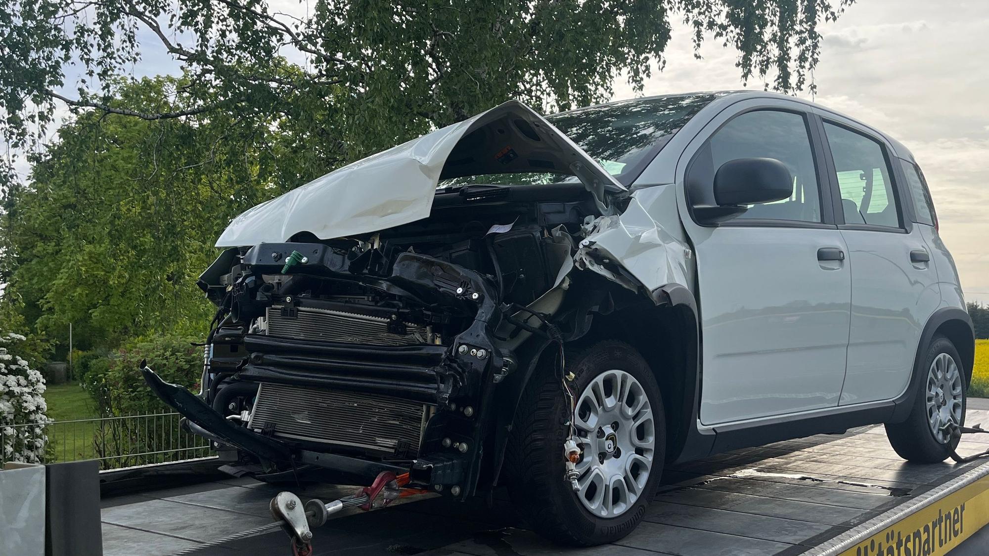 An der Kreuzung Rheinstraße/Zum Kalkofen stießen zwei Autos zusammen, es gab drei Verletzte.