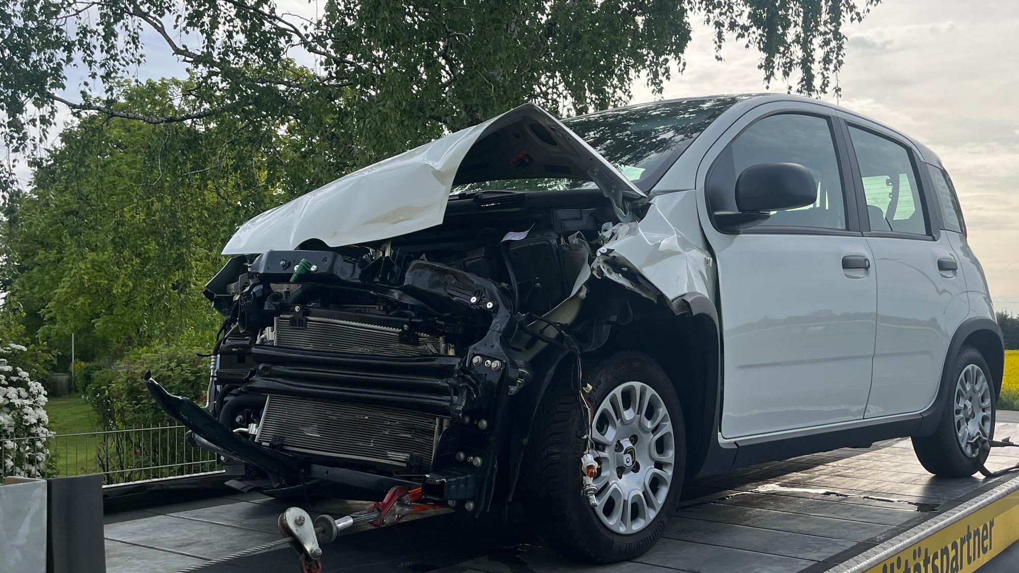 An der Kreuzung Rheinstraße/Zum Kalkofen stießen zwei Autos zusammen, es gab drei Verletzte.