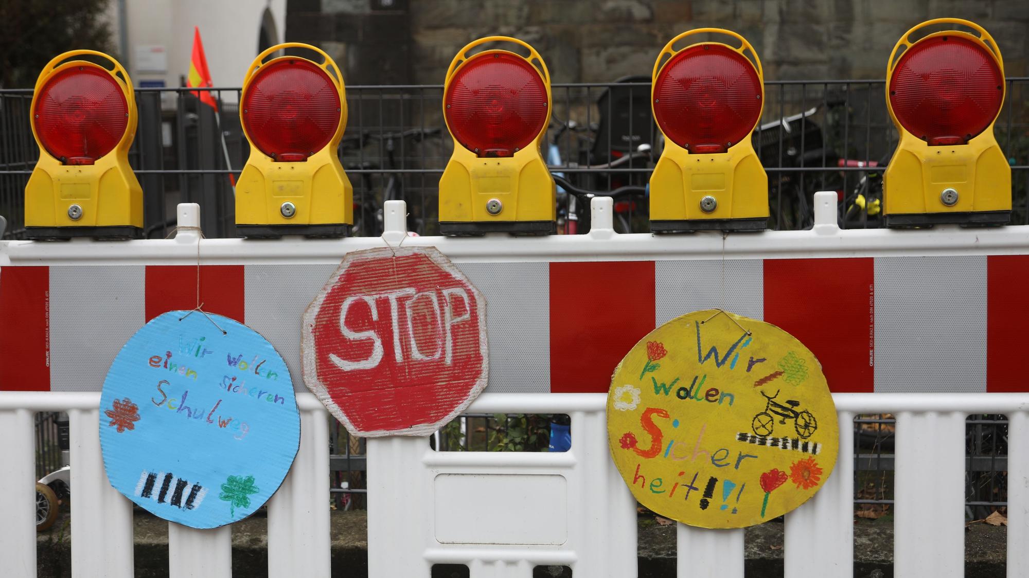 31.10.2024, Köln: Die Lindenbornstraße in Ehrenfeld entlang der Vincenz-Statz-Grundschule ist nun eine Schulstraße. Foto: Arton Krasniqi