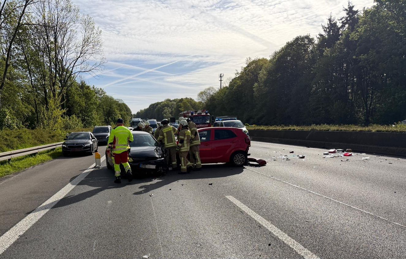 Feuerwehreinsatz bei einem Unfall auf der A 1