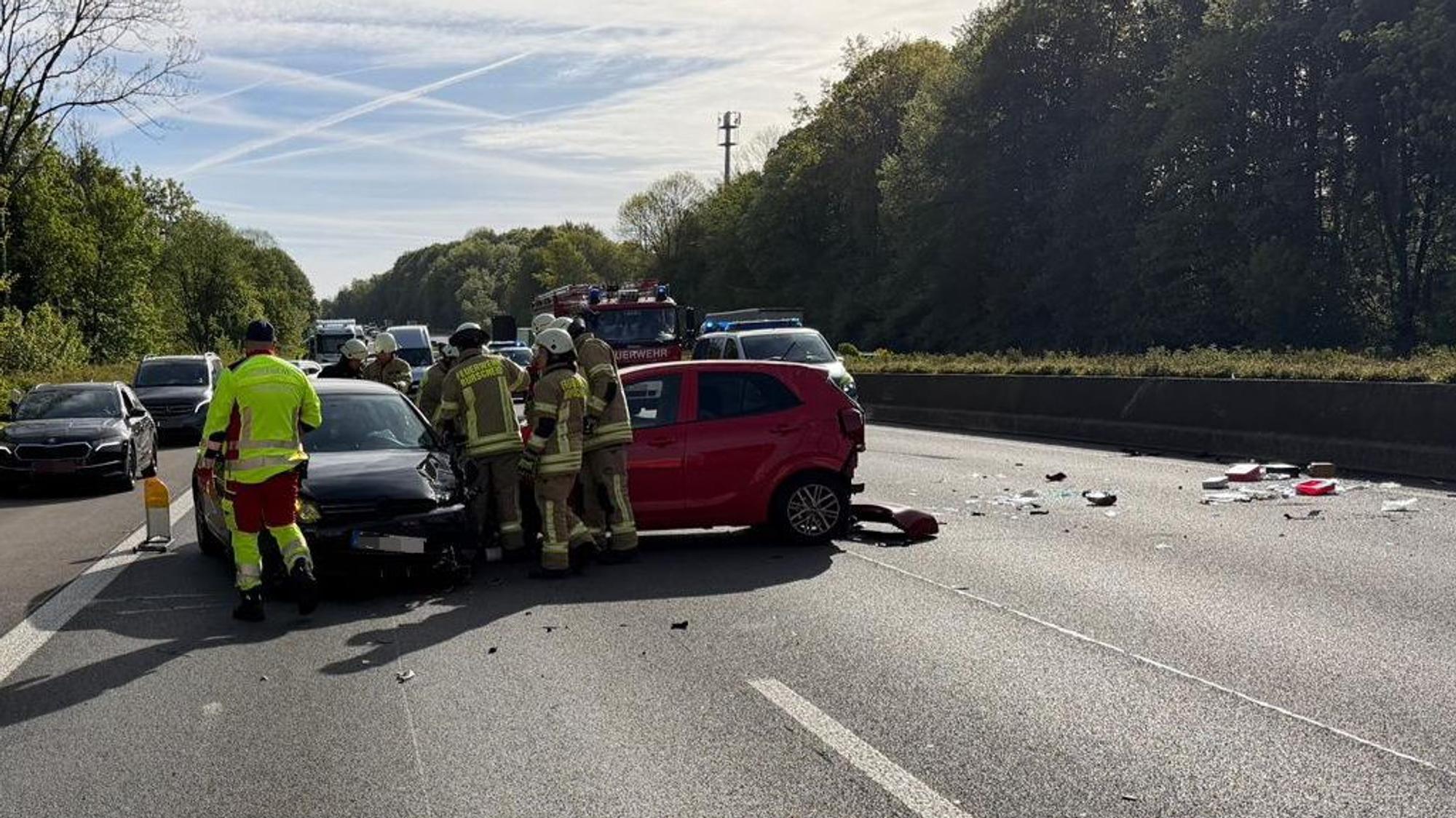 Feuerwehreinsatz bei einem Unfall auf der A 1