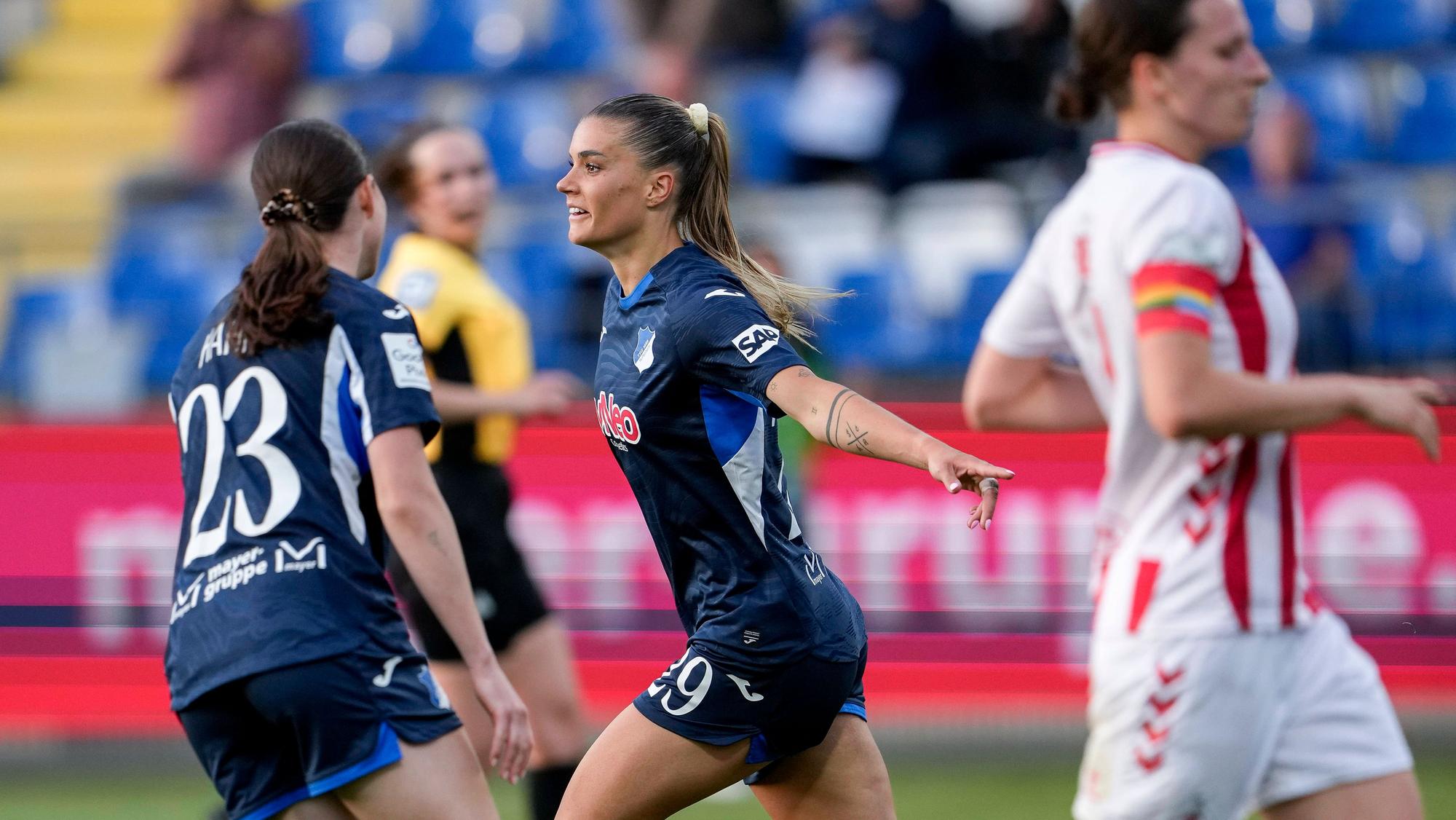 Selina Cerci jubelt über eines ihrer drei Tore.