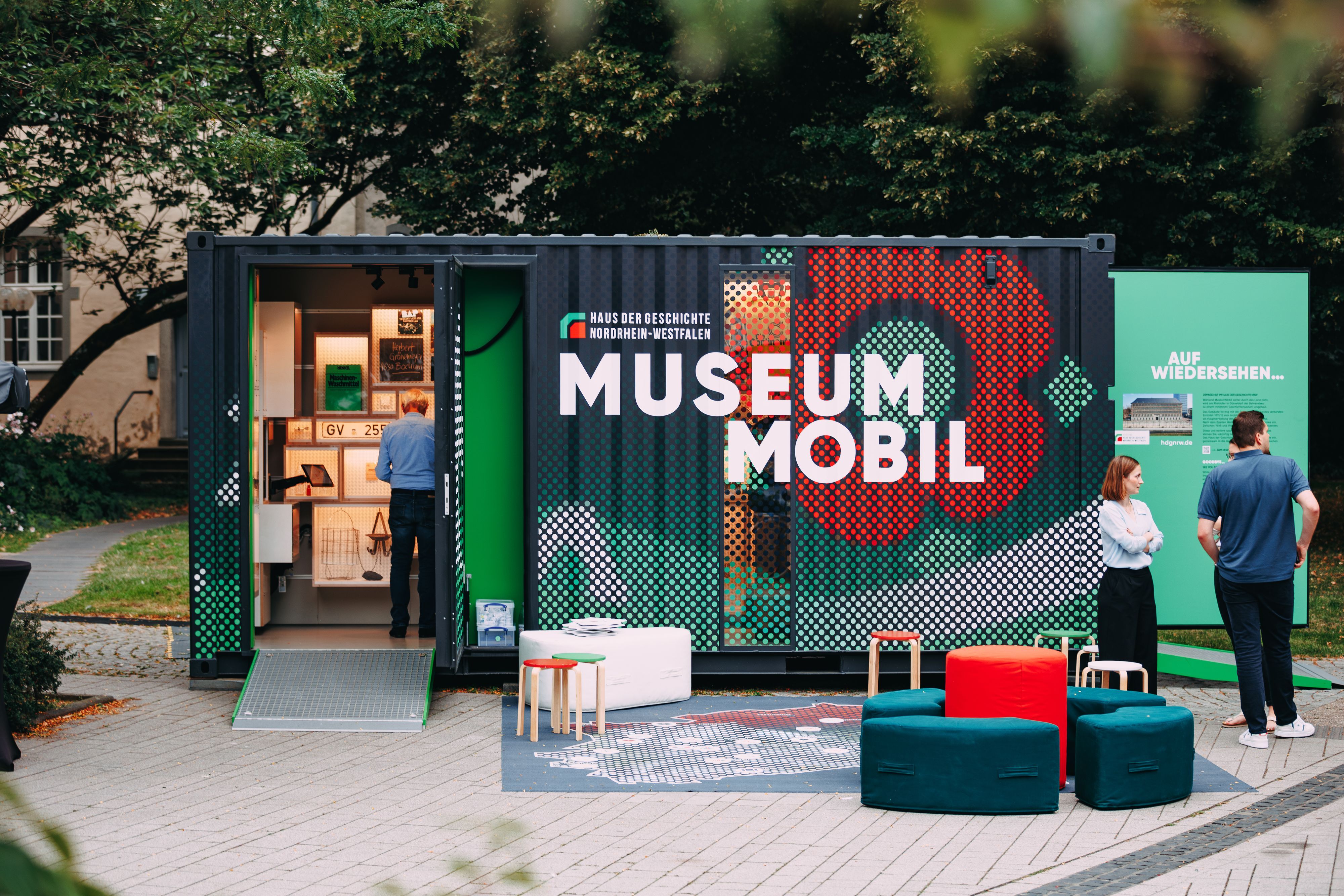 Die Aktion MuseumMobil der Stiftung Haus der Geschichte macht vom 7. bis zum 17. Mai Station auf dem Siegburger Markt.