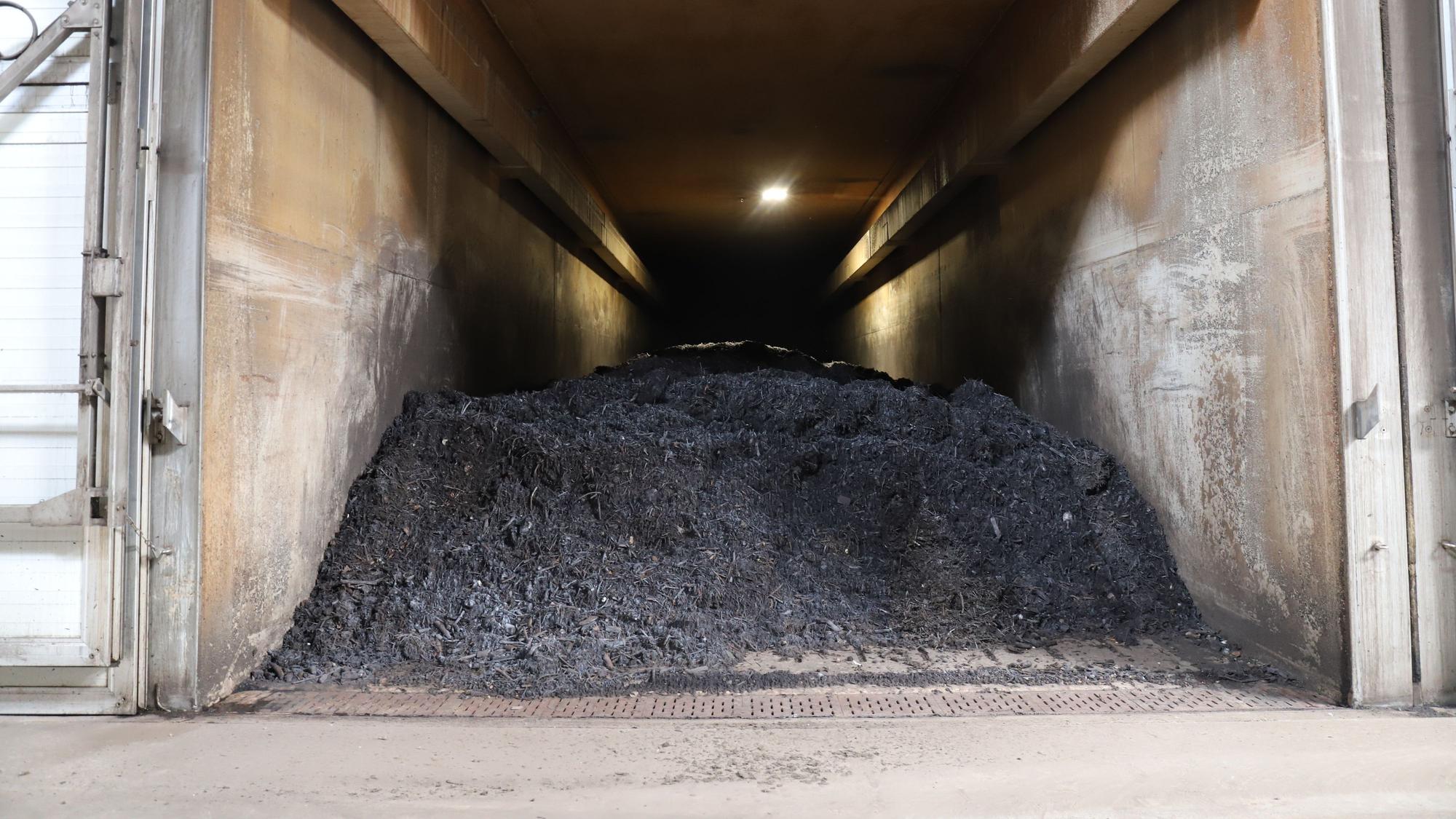 In so genannten Rottetunneln, hier ein gefüllter, verrottet die Mischung zu Kompost.