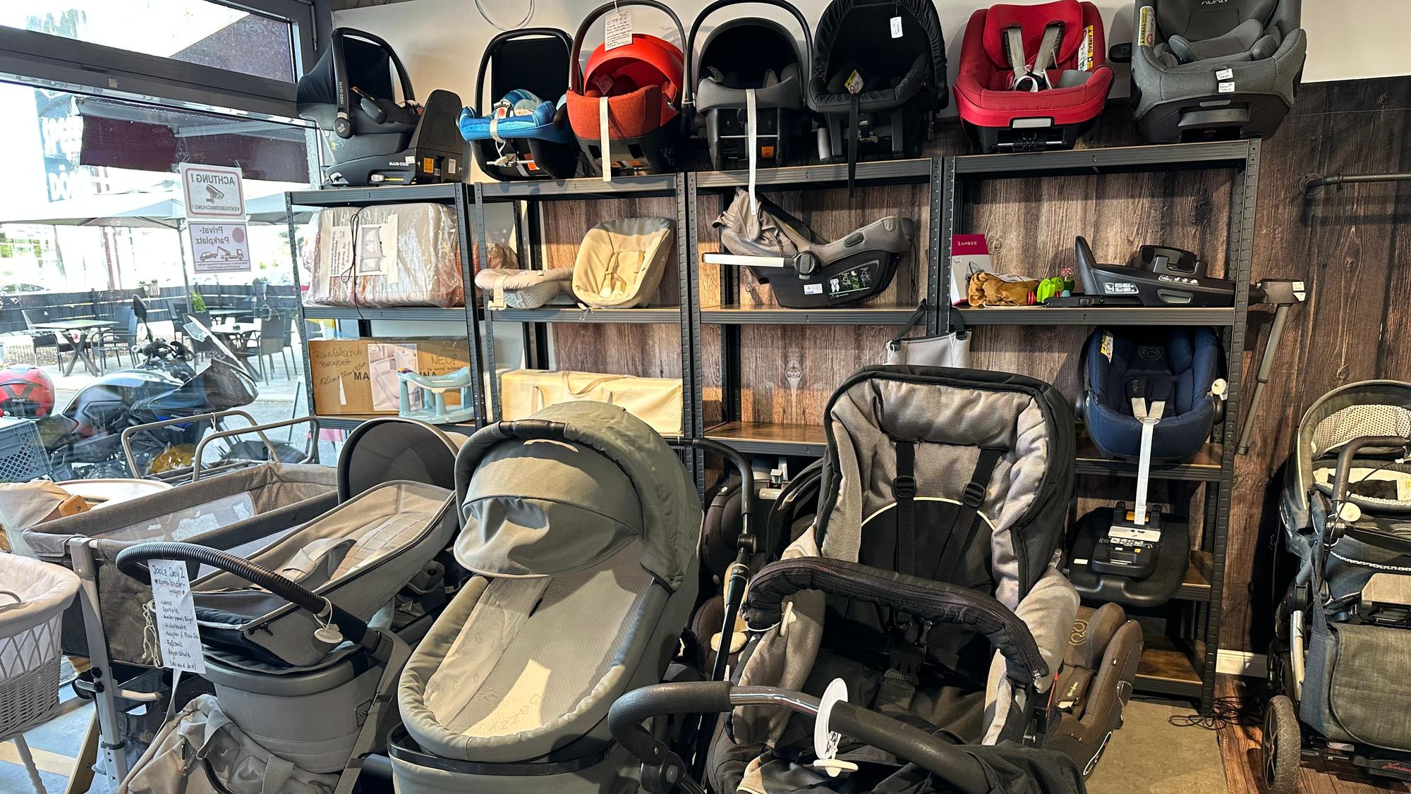 Auch das gibt es in der Wichtelwiese: Kinderwagen und Sitze fürs Auto.