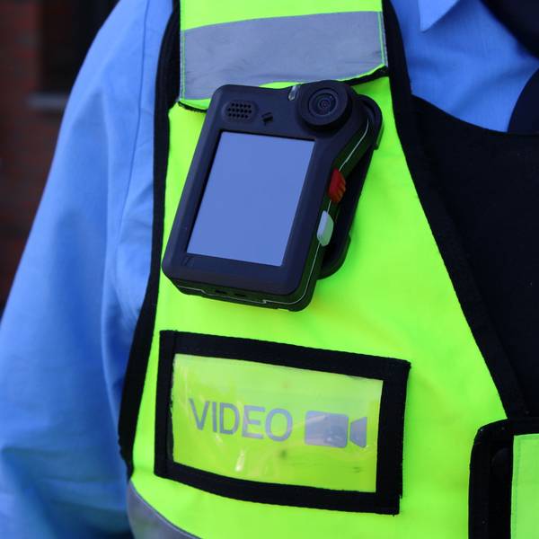 REVG-Kontrolleure wurden mit Bodycams ausgestattet. Das soll den Schutz vor aggressiven Fahrgästen erhöhen.