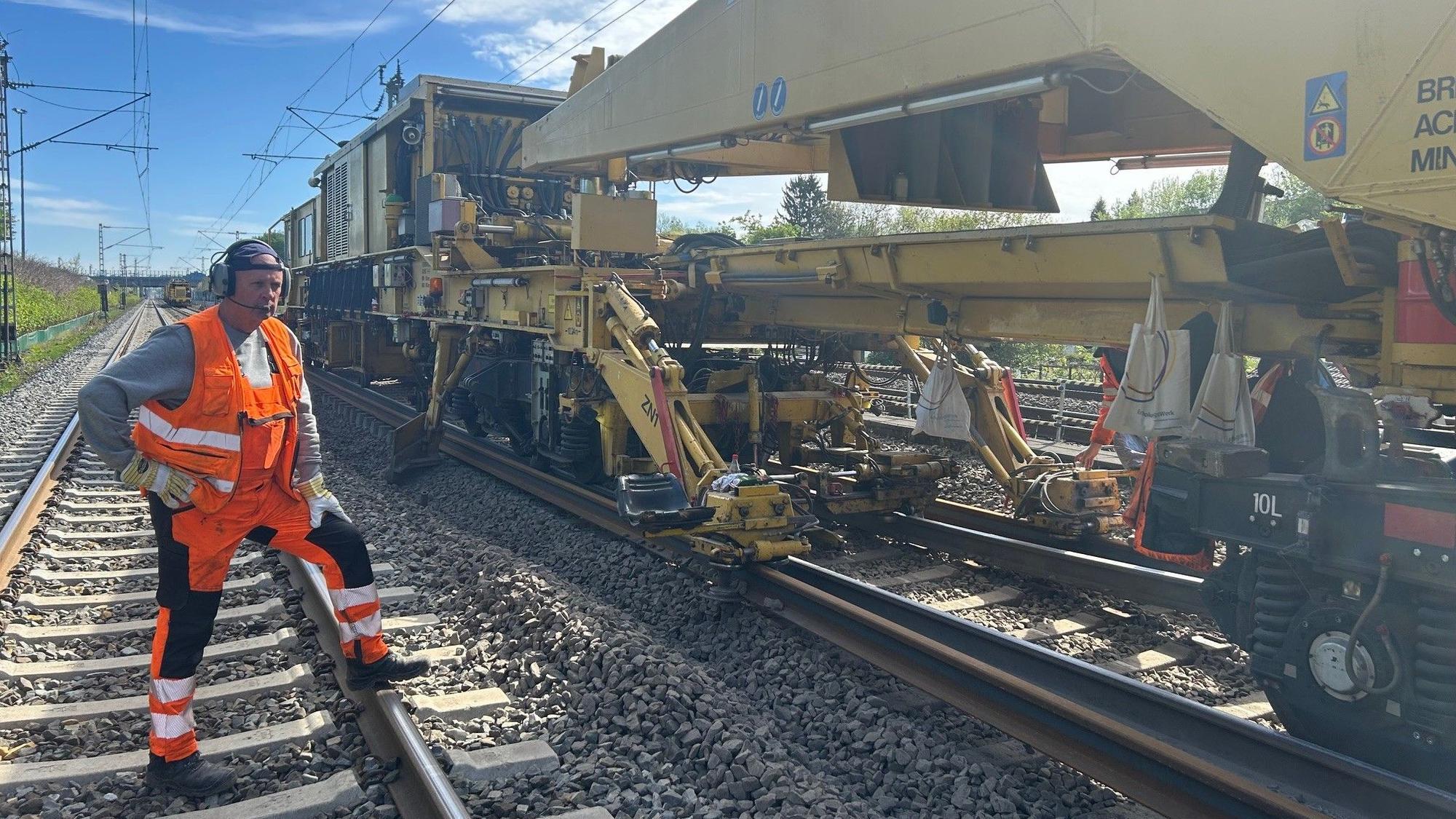 Die Generalsanierungen der DB InfraGo,hier zwischen Hagen und Wuppertal, könnten angesichts der Haushaltslage des Bundes noch einmal zeitlich gestreckt werden.
