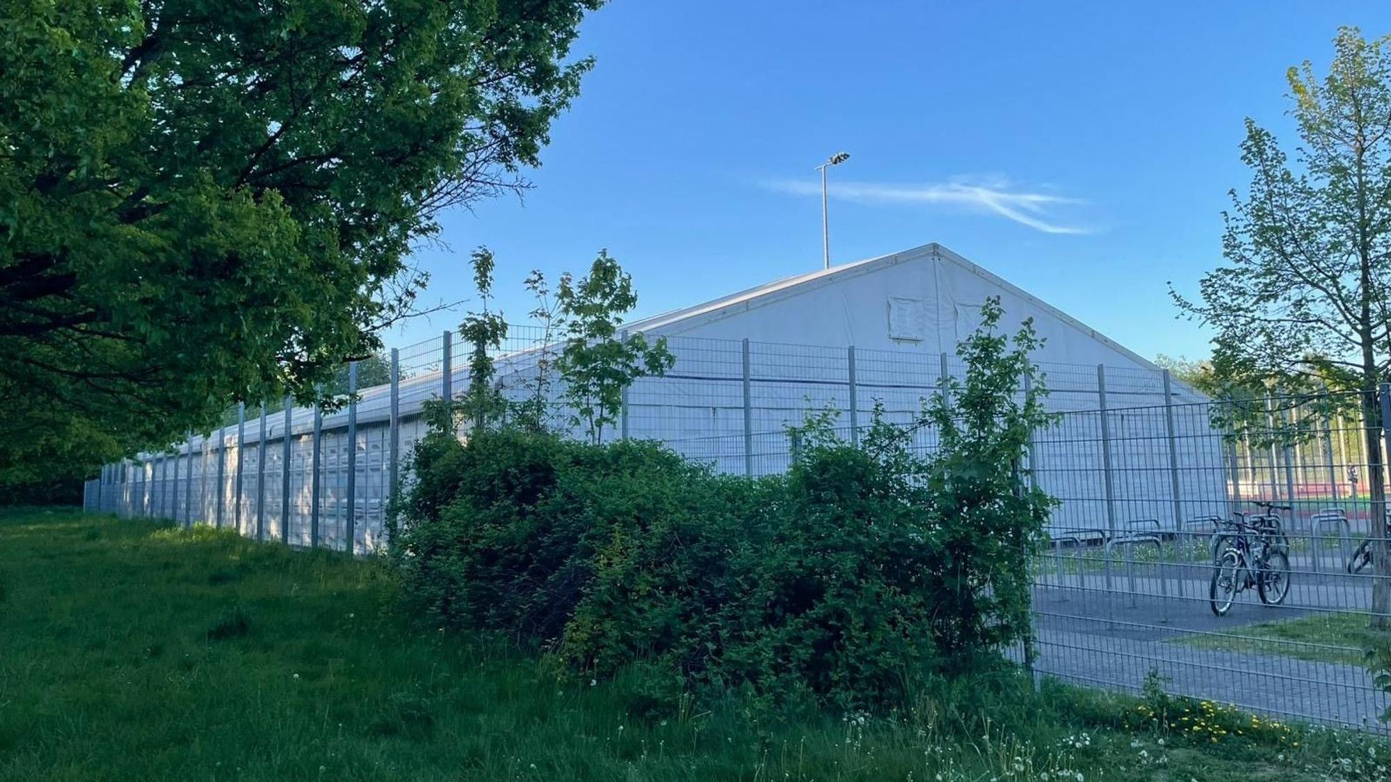 In der Leichtbauhalle des Maximilian-Kolbe-Gymnasiums findet eigentlich der Schulsport statt.