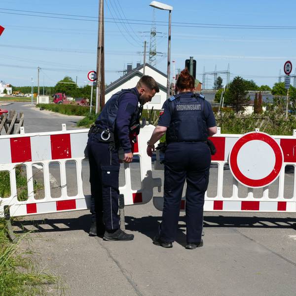 Zahlreiche Hilfskräfte sind im Einsatzgebiet. in Alfter eingetroffen.
