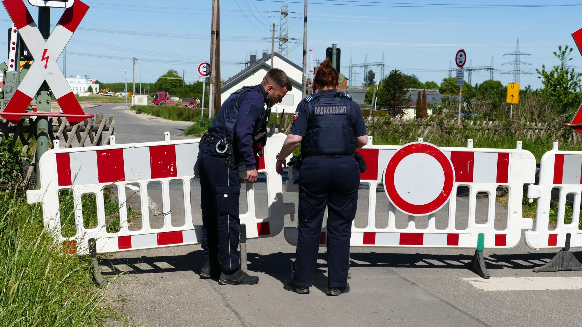 Zahlreiche Hilfskräfte sind im Einsatzgebiet. in Alfter eingetroffen.