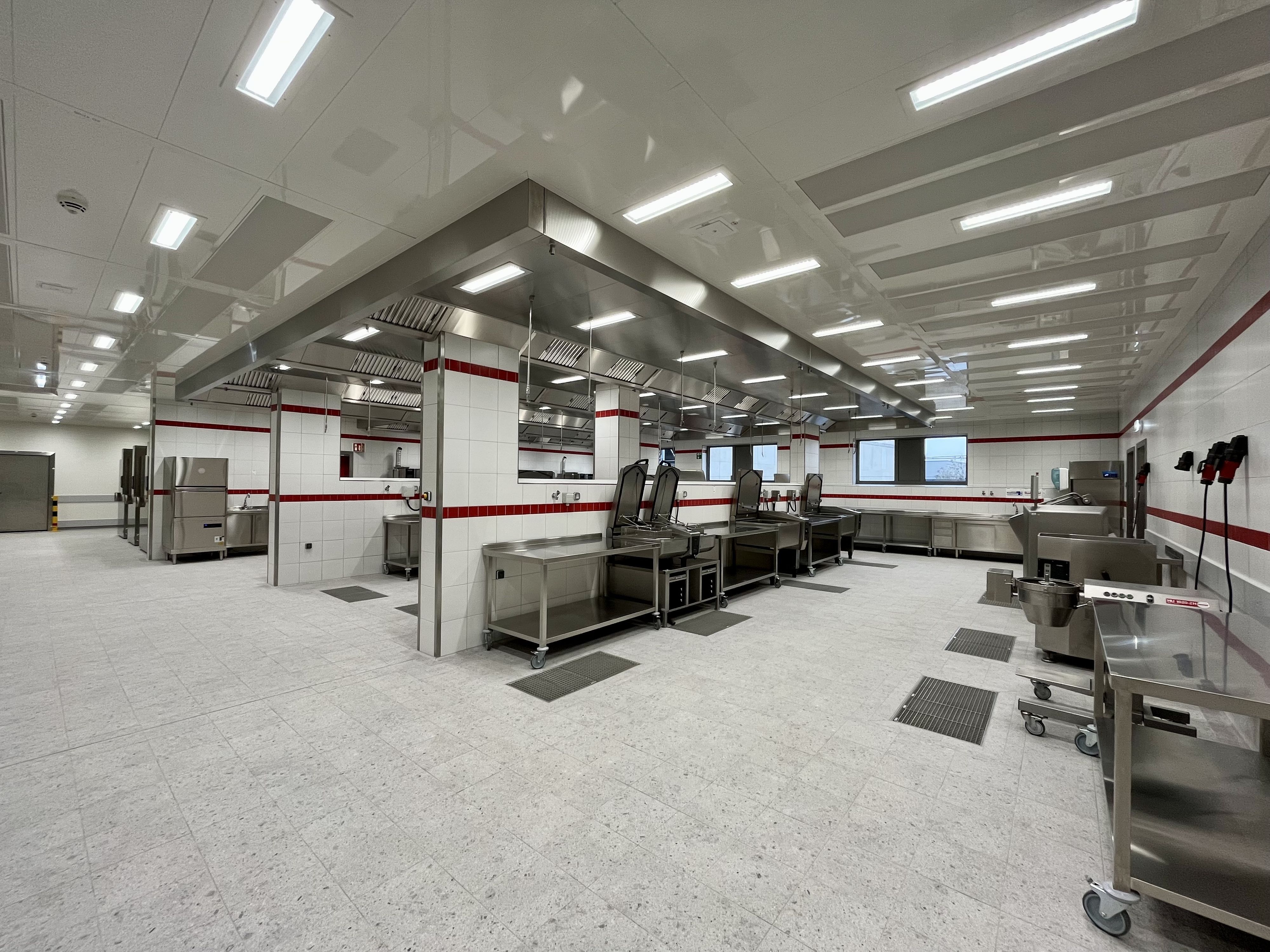 Früh hat in Lövenich 2025 eine moderne Vorproduktionsküche in Betrieb genommen.