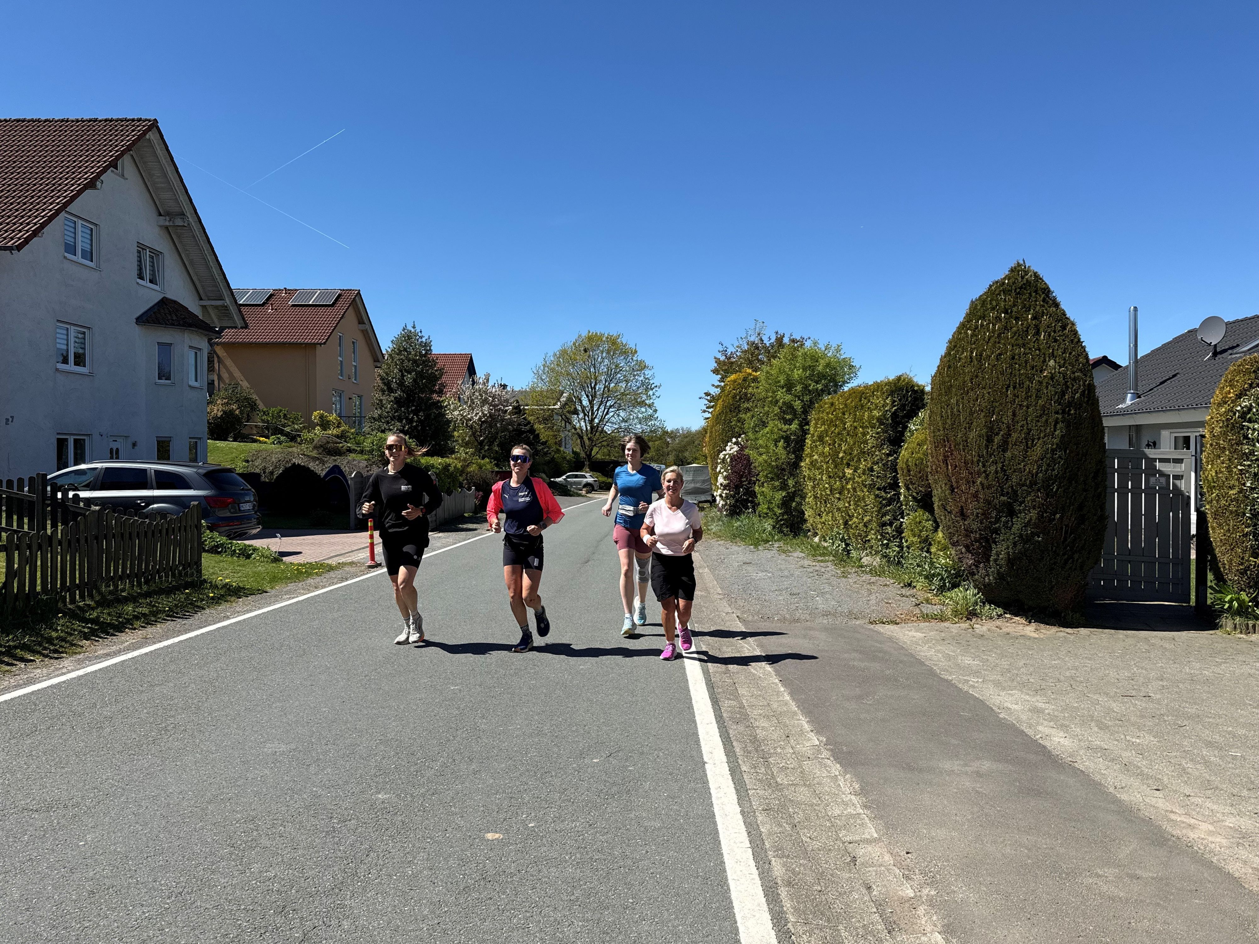 Joyce Hübner läuft 495 Marathons am Stück durch alle deutschen Städte. Hier ist sie gerade auf dem Weg nach Kierspe bei ihrem 334. Marathon