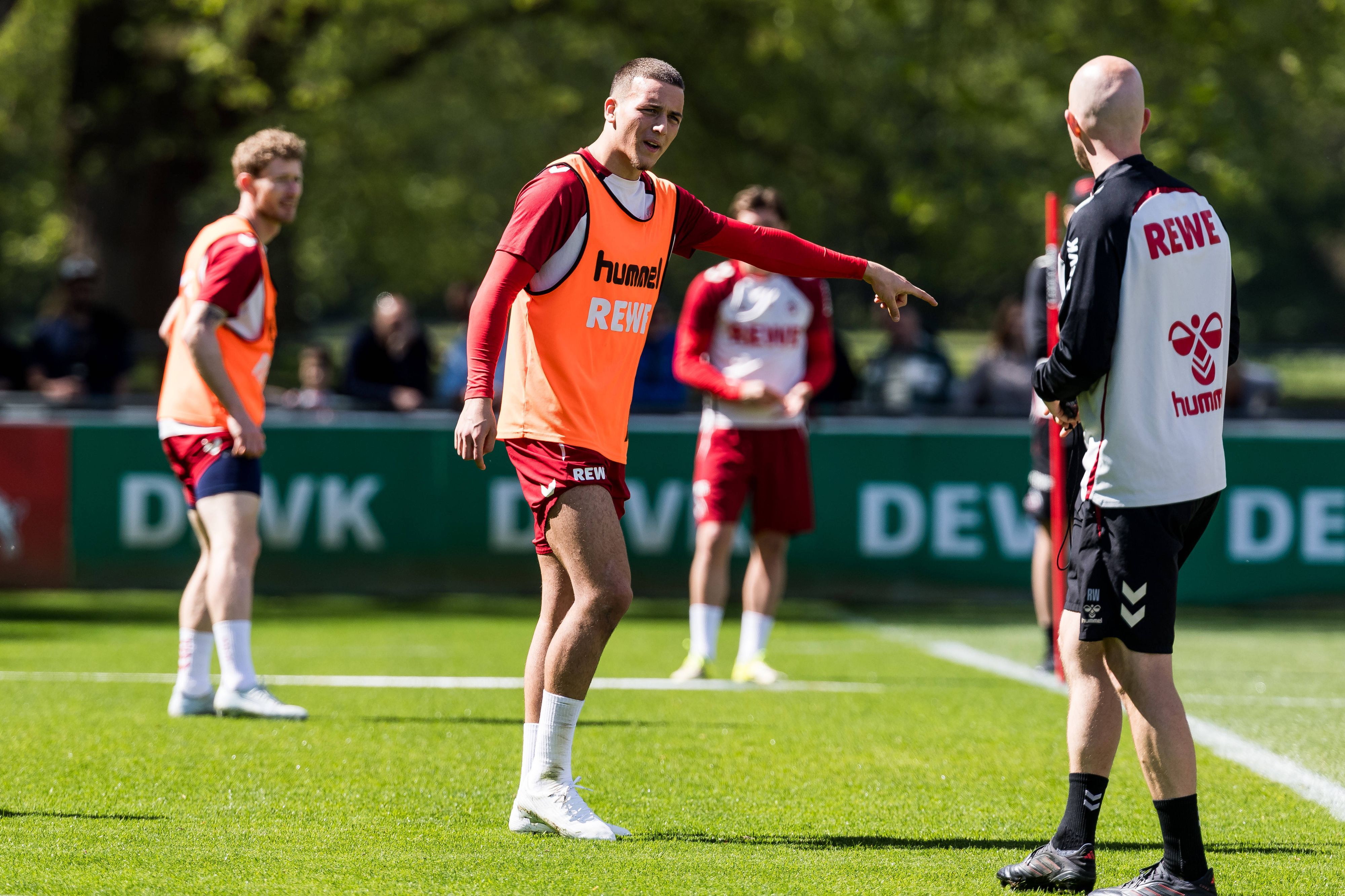 Said El Mala (l.) im Gespräch mit Trainer René Wagner
