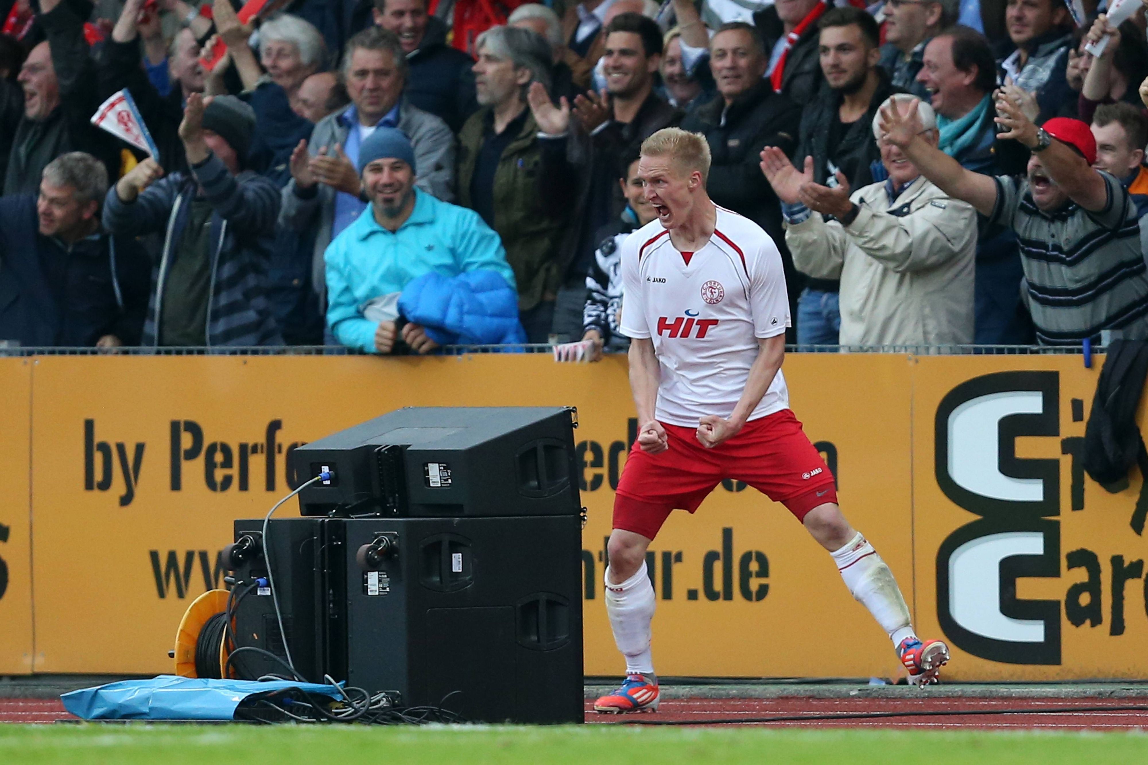 Thomas KRAUS (FK) bejubelt sein Tor zum 1:0 Fussball Regionalliga Relegation, Hinspiel, Fortuna Koeln - FC Bayern Muenchen II 1:0, am 28.05.2014 in Koeln/Deutschland.

Thomas Kraus FK cheered be goal to 1 0 Football third division Relegation Leg Fortuna Cologne FC Bavaria Munich II 1 0 at 28 05 2014 in Cologne Germany