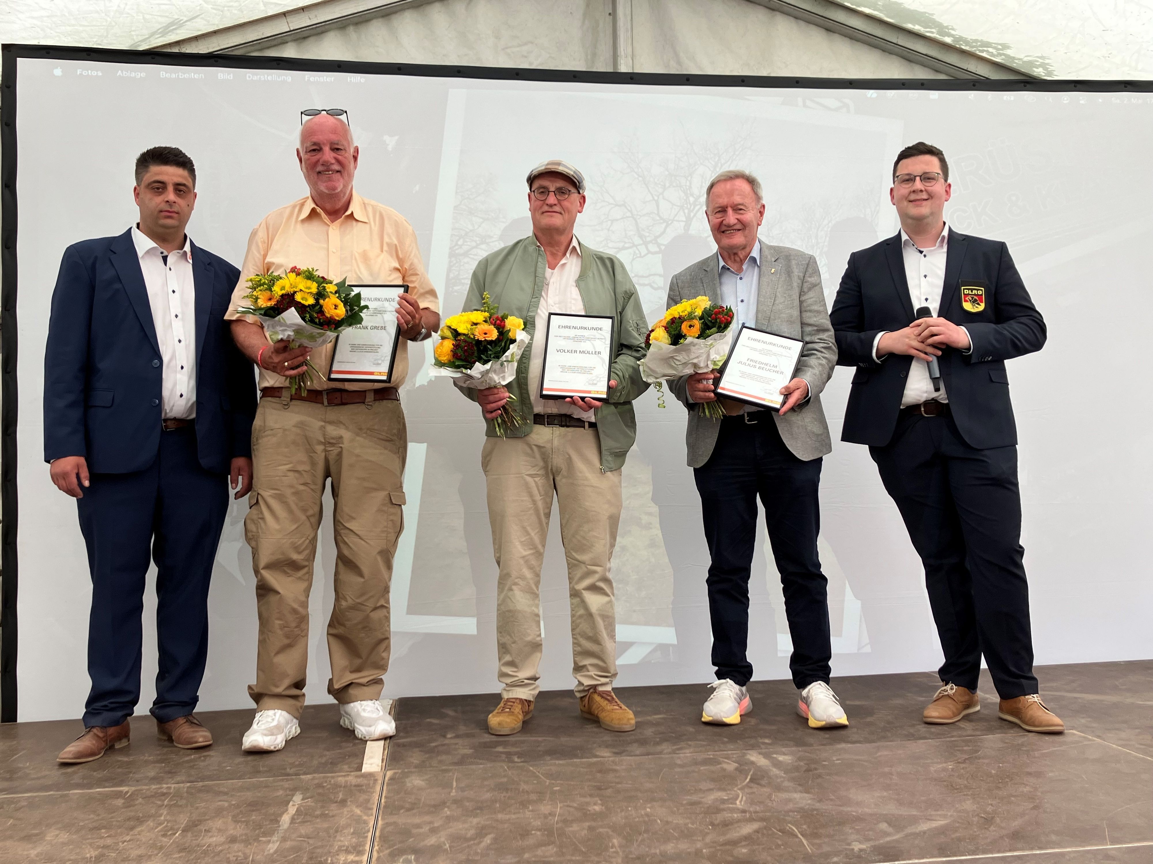 Frank Grebe, Volker Müller und Friedhelm Julius Beucher wurden zu Ehrenmitgliedern der DLRG Bergneustadt ernannt.