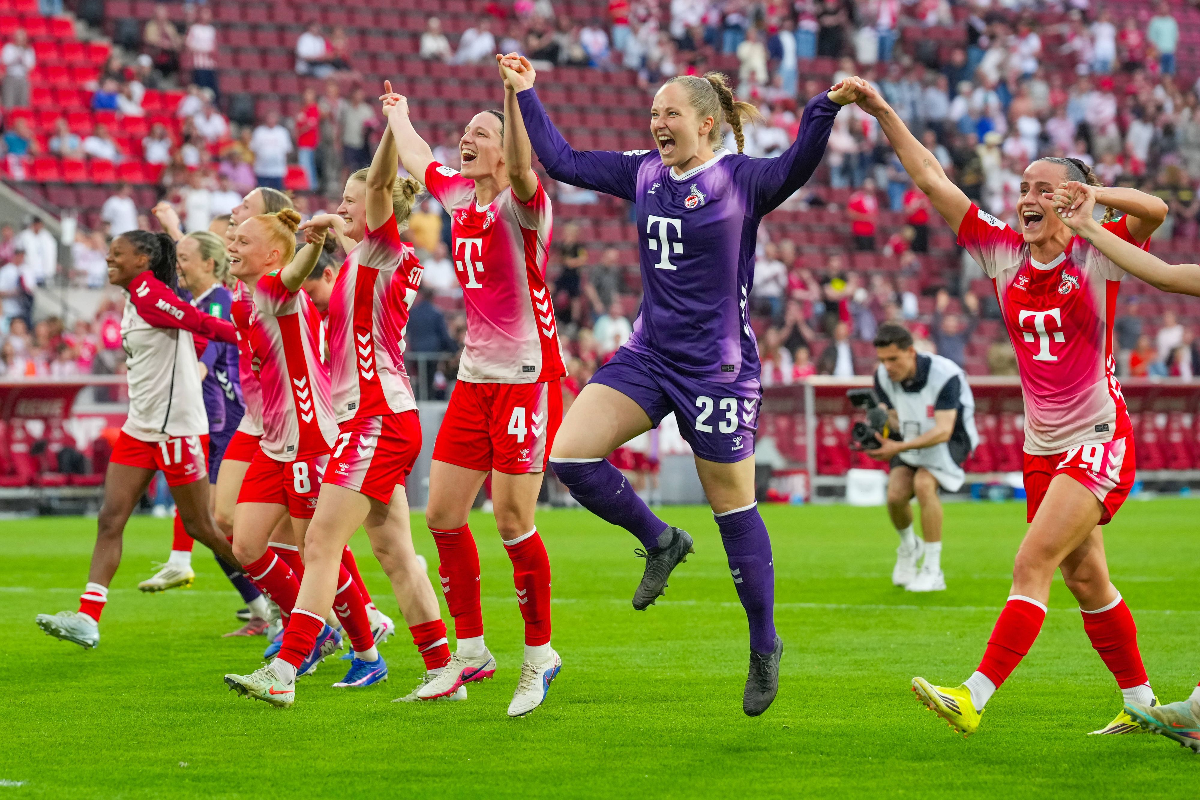 02.05.2026, xydrx, Frauen, Fußball, 1.Frauen-Bundesliga, 1.FC Köln - SV Werder Bremen, Saison 2025 2026, RheinEnergieSTADION: Laura Vogt FC Köln, 8 Anna-Lena Stolze FC Köln, 7 Anna-Lena Stolze FC Köln, 7 Sara Agrez FC Köln, 4 Aurora Mikalsen FC Köln, 23 Vanessa Leimenstoll FC Köln, 29bejubeln den Sieg DFB regulations prohibit any use of photographs as image sequences and or quasi-video. *** 02 05 2026, xydrx, Women, Football, 1 Women Bundesliga, 1 FC Köln SV Werder Bremen, Season 2025 2026, RheinEnergieSTADION Laura Vogt FC Köln, 8 Anna Lena Stolze FC Köln, 7 Anna Lena Stolze FC Köln, 7 Sara Agrez FC Köln, 4 Aurora Mikalsen FC Köln, 23 Vanessa Leimenstoll FC Köln, 29 celebrate the victory DFB regulations prohibit any use of photographs as image sequences and or quasi video Copyright: HMBxMedia/YannisxDreimann