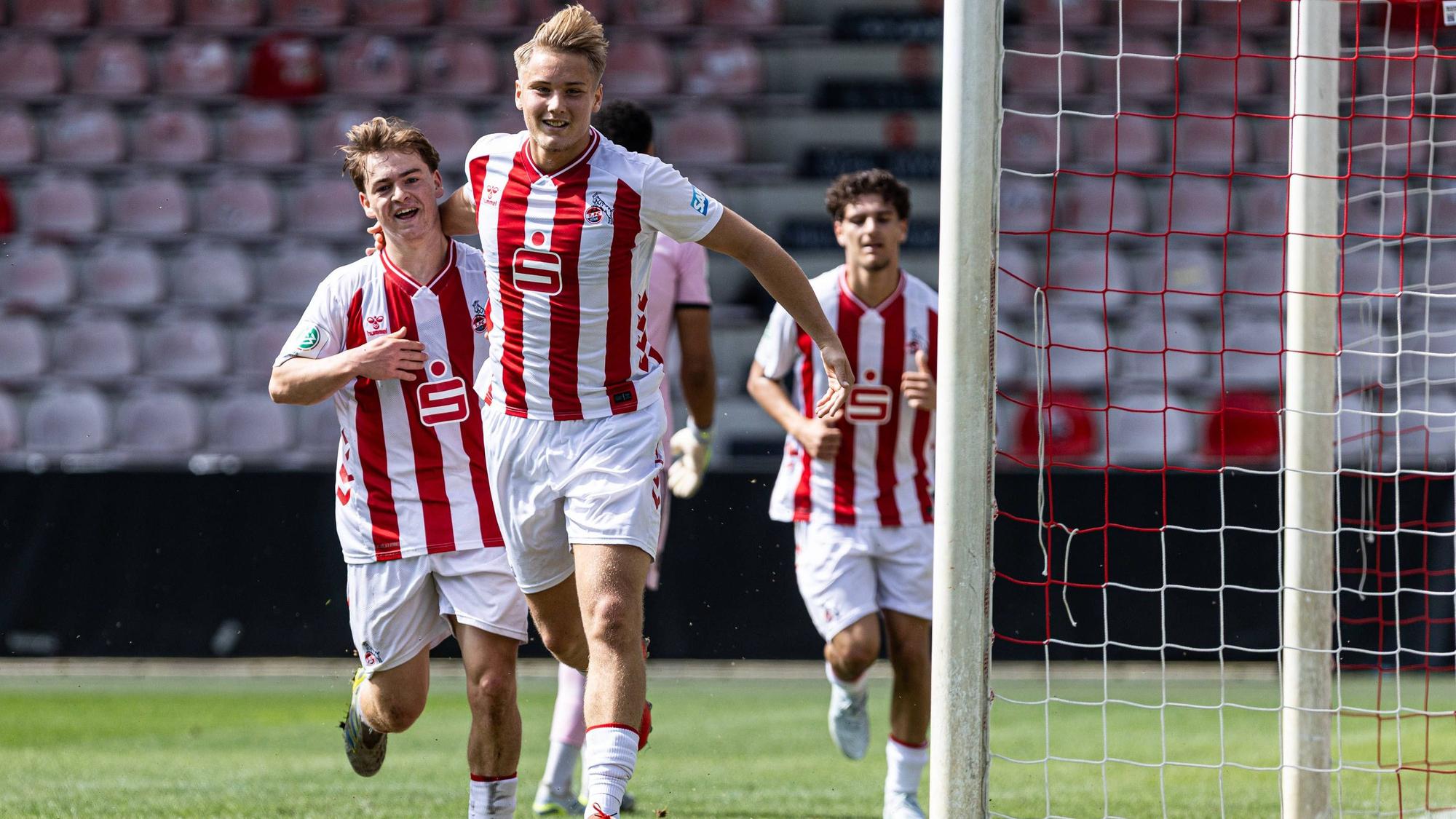 A-Junioren Bundesliga U19 Achtelfinale: 1. FC Köln U19 - FC Bayern München U19 02.05.2026 1. FC Köln U19 bejubelt das Tor, 1:0 durch Fynn Schenten 1. FC Köln U19, 9 A-Junioren Bundesliga U19 Achtelfinale: 1. FC Köln U19 - FC Bayern München U19 Franz-Kremer-Stadion, Köln 02.05.2026 DFL egulations prohibit any use of photographs as image sequences and/or quasi video. *** A Junioren Bundesliga U19 Achtelfinale 1 FC Köln U19 FC Bayern München U19 02 05 2026 1 FC Köln U19 celebrates the goal, 1 0 by Fynn Schenten 1 FC Köln U19, 9 A Junioren Bundesliga U19 Achtelfinale 1 FC Köln U19 FC Bayern München U19 Franz Kremer Stadion, Köln 02 05 2026 DFL egulations prohibit any use of photographs as image sequences and or quasi video Copyright: xBEAUTIFULxSPORTS/Buriakovx