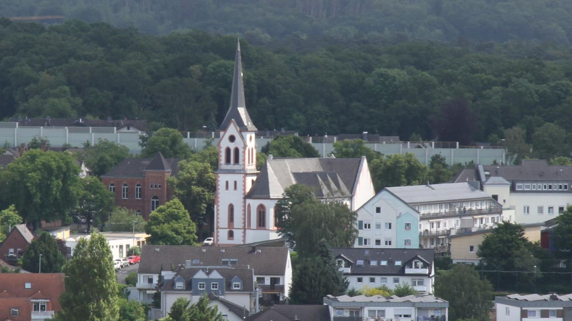 Blick auf Siegburg Wolsdorf mit der Kirche St. Dreifaltigkeit