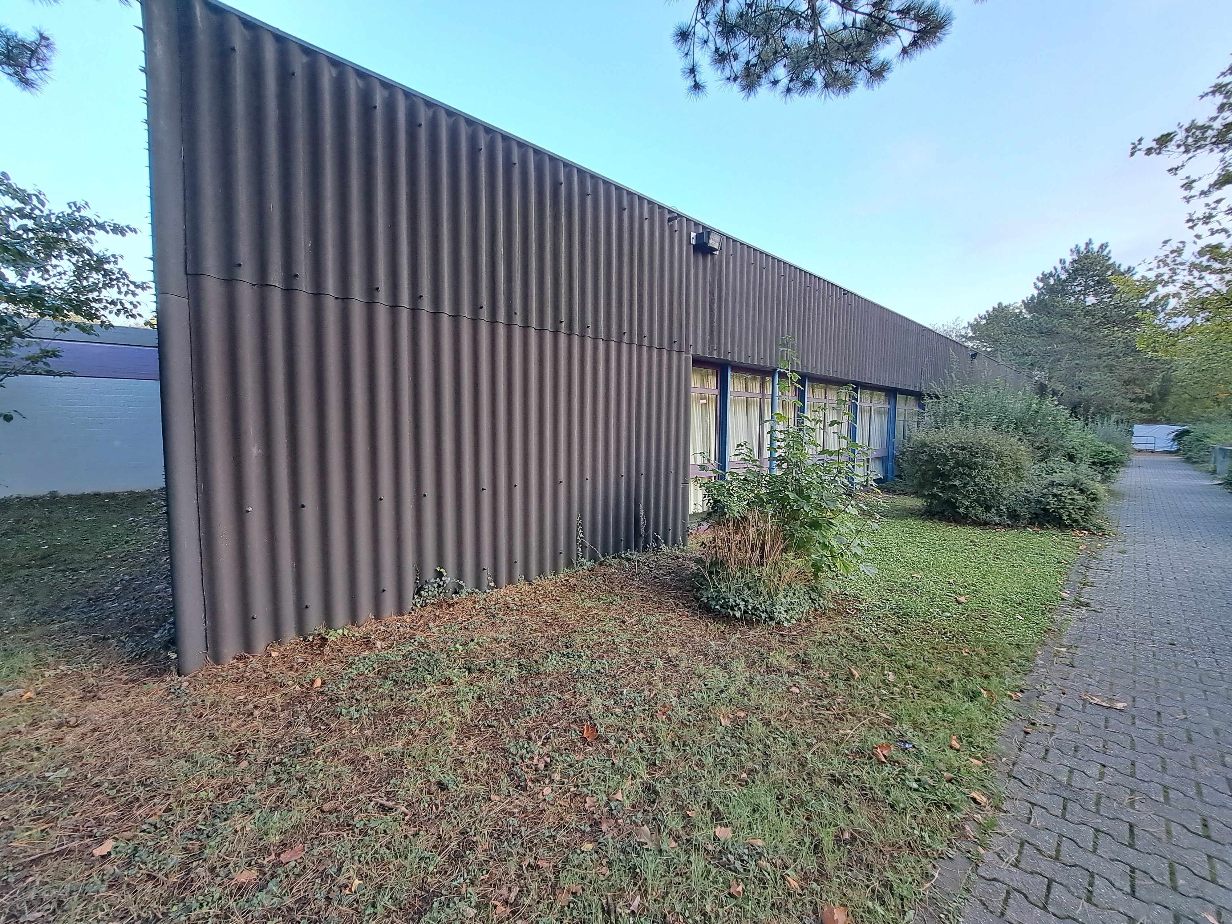 Die Zukunft der Dreifach-Sporthalle in Mondorf, die seit Jahren als Unterkunft für Geflüchtete genutzt wird, ist weiter offen.