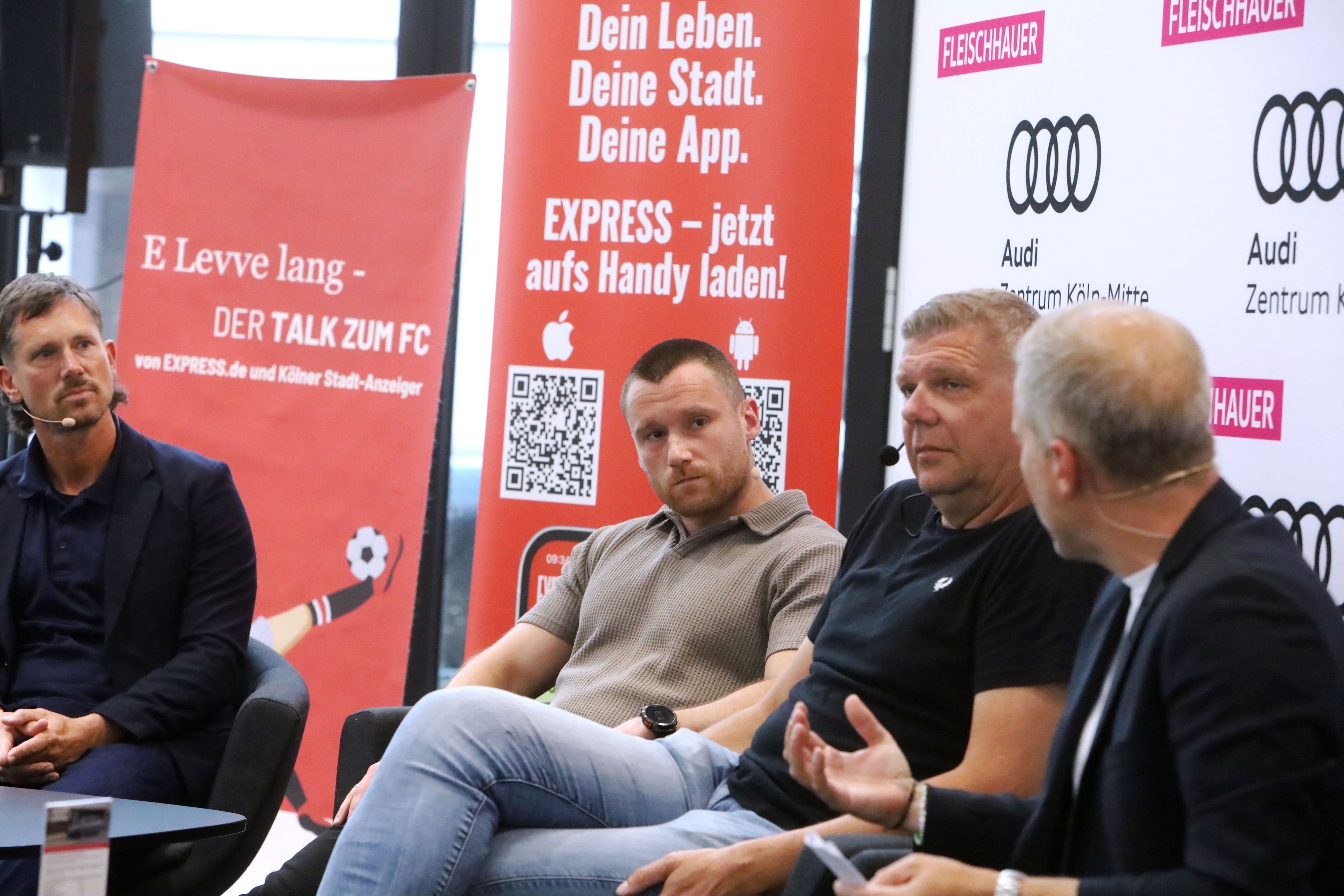 Christian Clemens (2.v.l.) und Martin Schlüter (2.v.r.) mit den Moderatoren Christian Löer (r.) und Uwe Bödeker (l.).