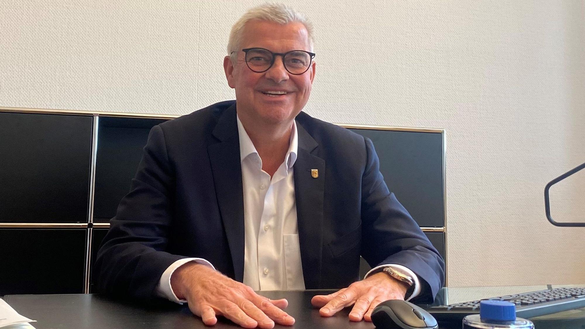 Der Brühler Bürgermeister Dr. Marc Prokop hält höhere Steuern für unvermeidlich.