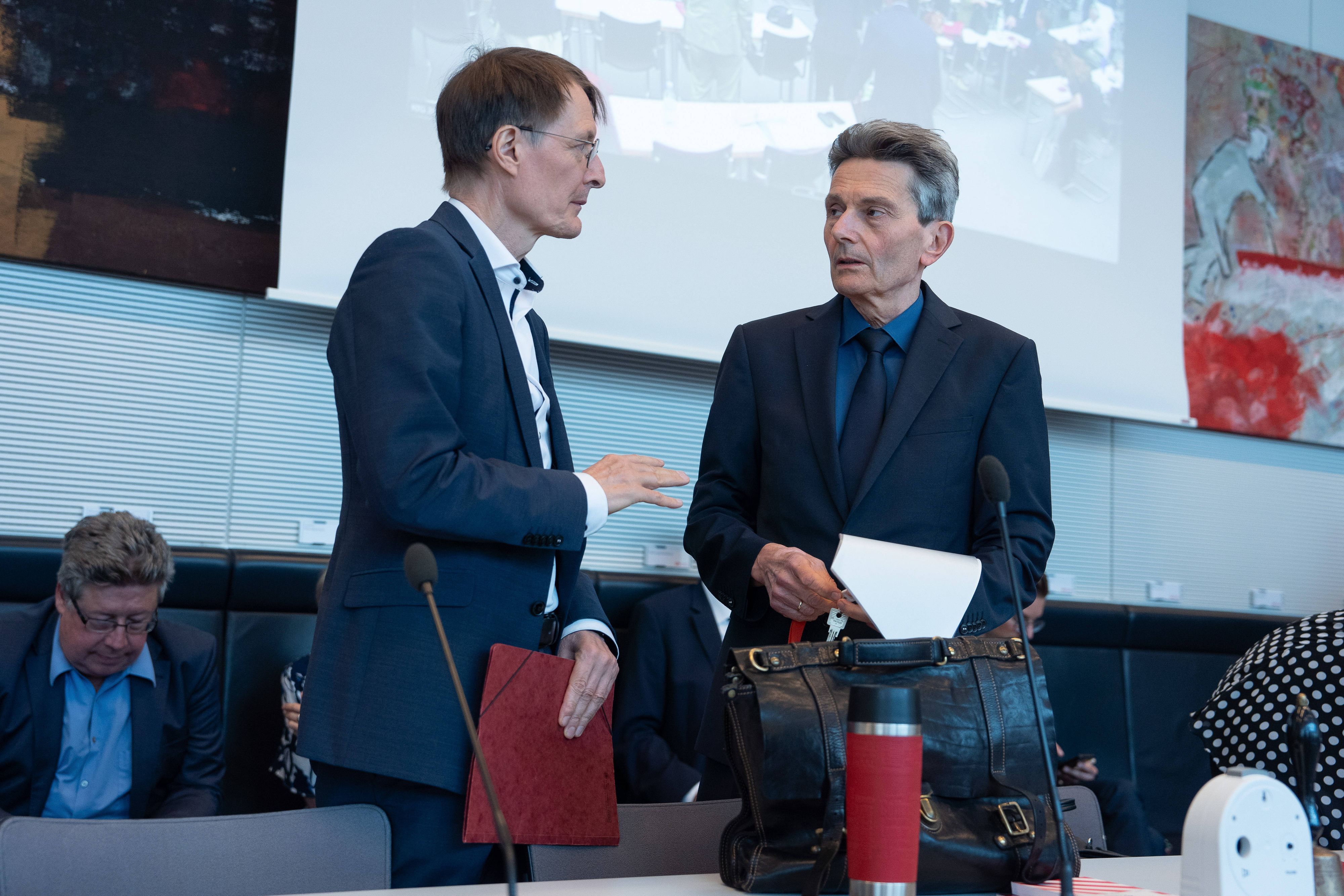 Rolf Mützenich (r.) und Karl Lauterbach sind beide Kölner SPD-Politiker. (Archivbild)