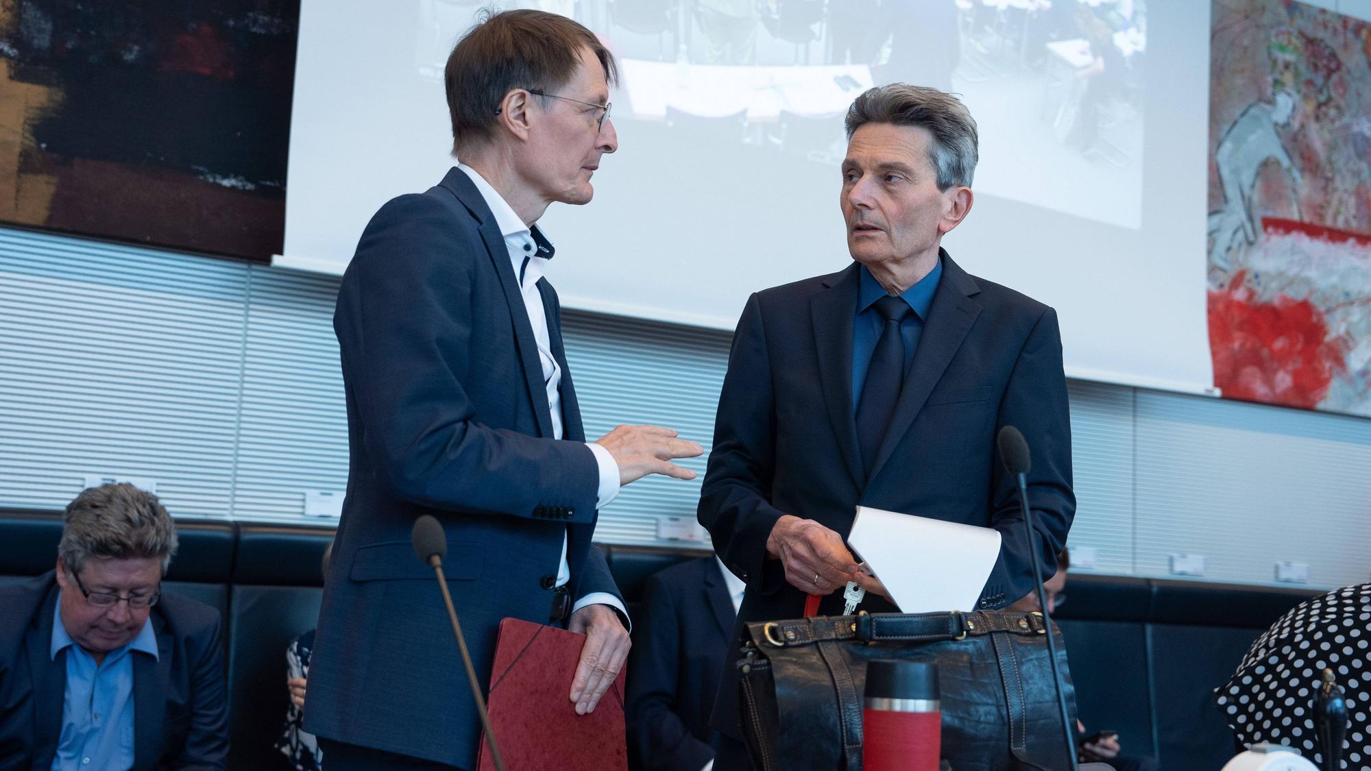 Rolf Mützenich (r.) und Karl Lauterbach sind beide Kölner SPD-Politiker. (Archivbild)