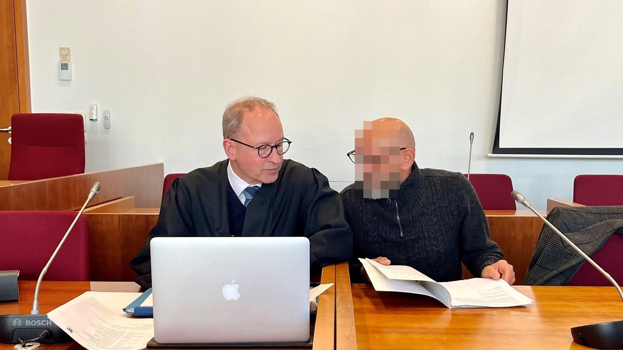 Mordanklage vor dem Bonner Landgericht: Ein 64-Jähriger soll einen Hotelier (70) in Bornheim überfallen, gewürgt und getötet haben.