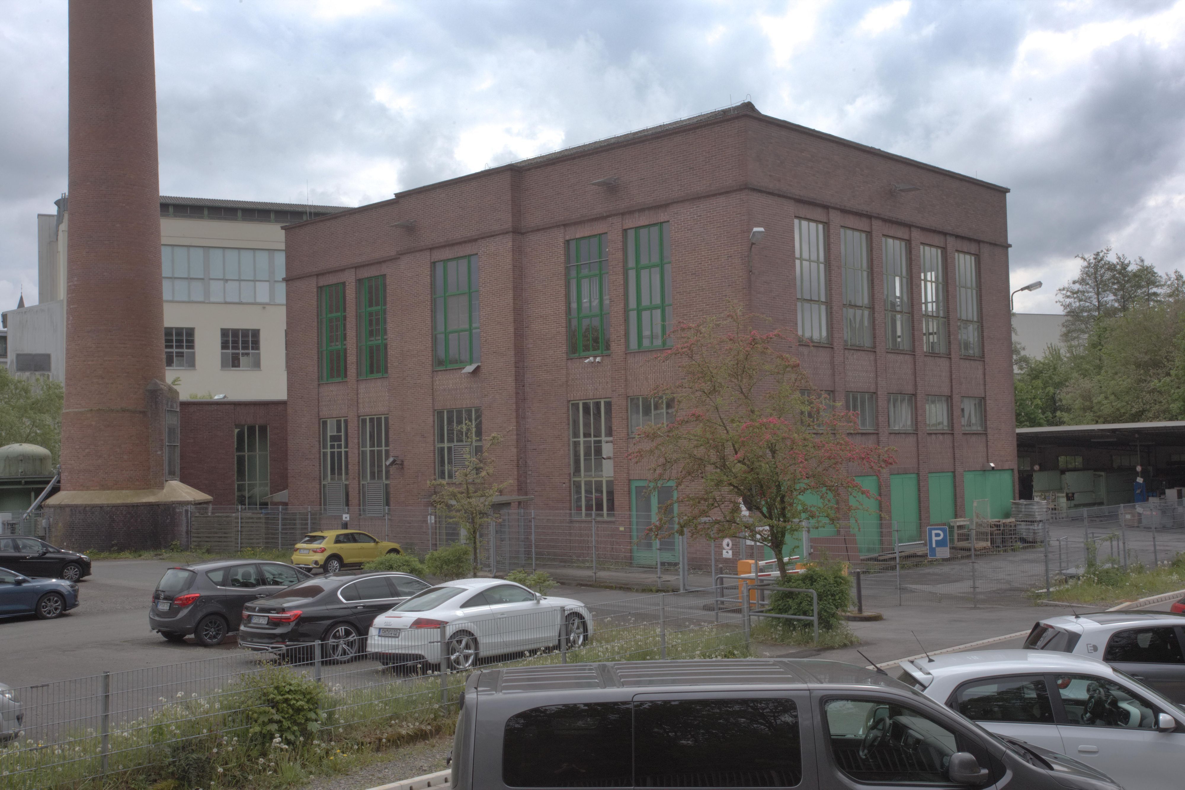 Das Foto zeigt  das ehemalige Kesselhaus der Firma Radium.