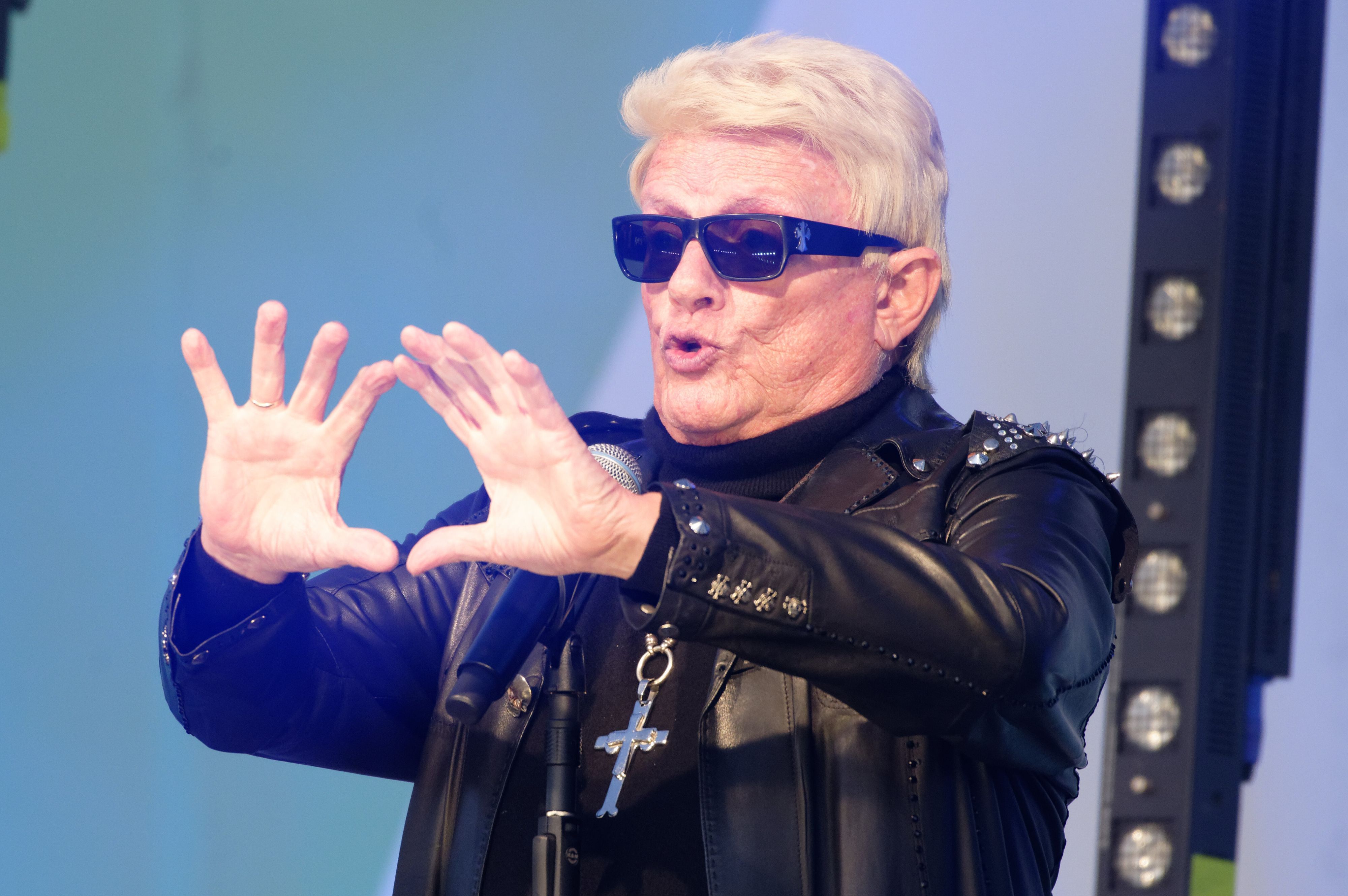 Heino, inzwischen 87 Jahre alt, soll heute statt in Euskirchen in Meckenheim auftreten.