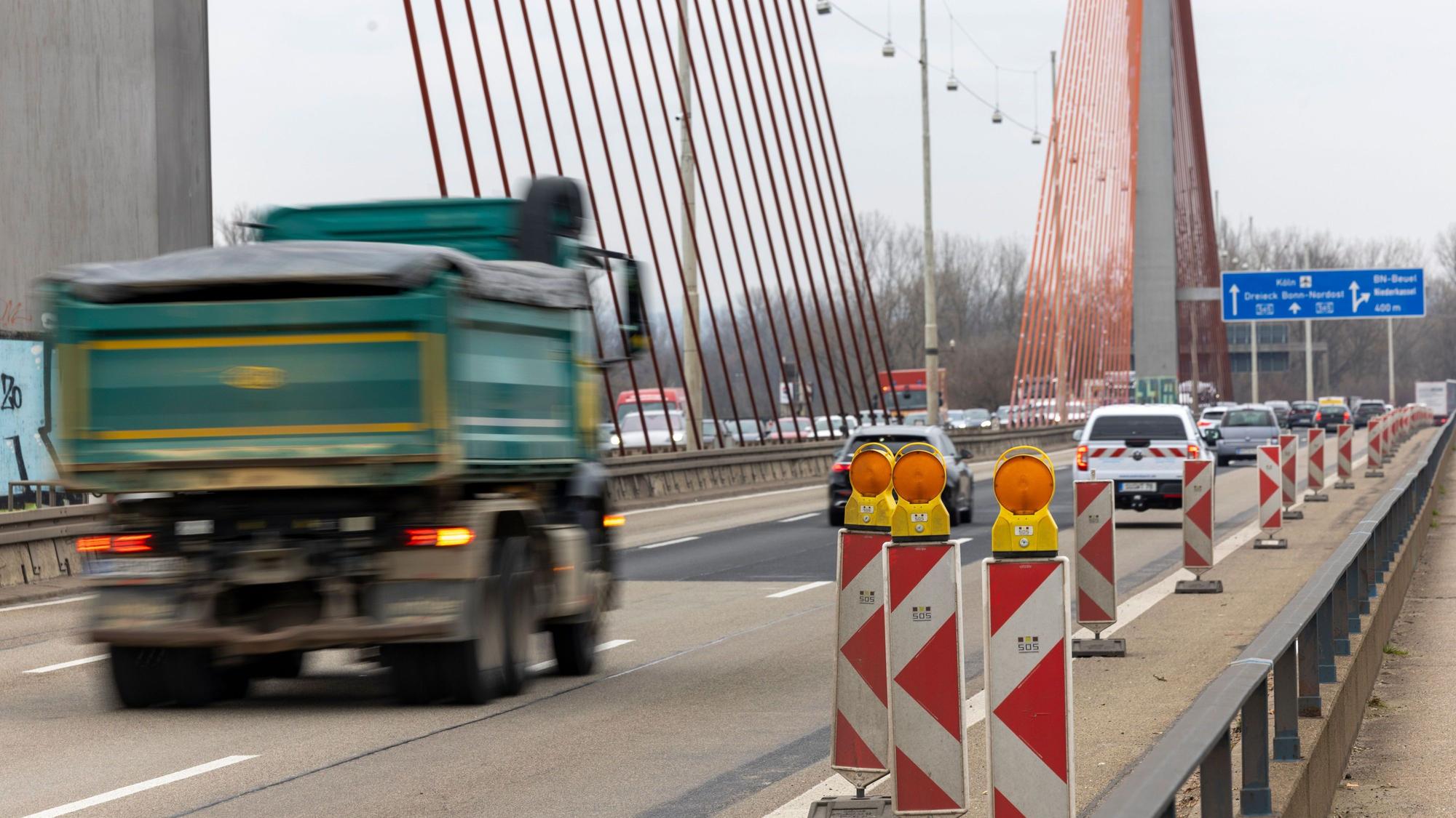 Die Nordbrücke war zunächst für Lastwagen gesperrt worden (Archivfoto vom 17.12.2025).