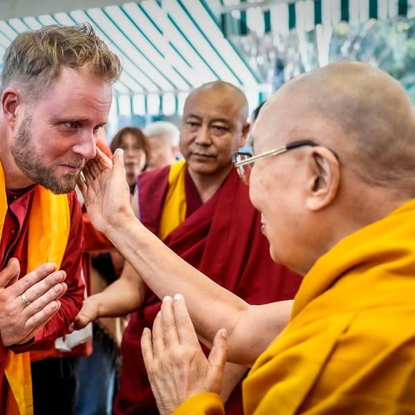 Bei der Motorradtour von Cornelius „Corny“ Köster nach Tibet trifft er in Indien den Dalai Lama.