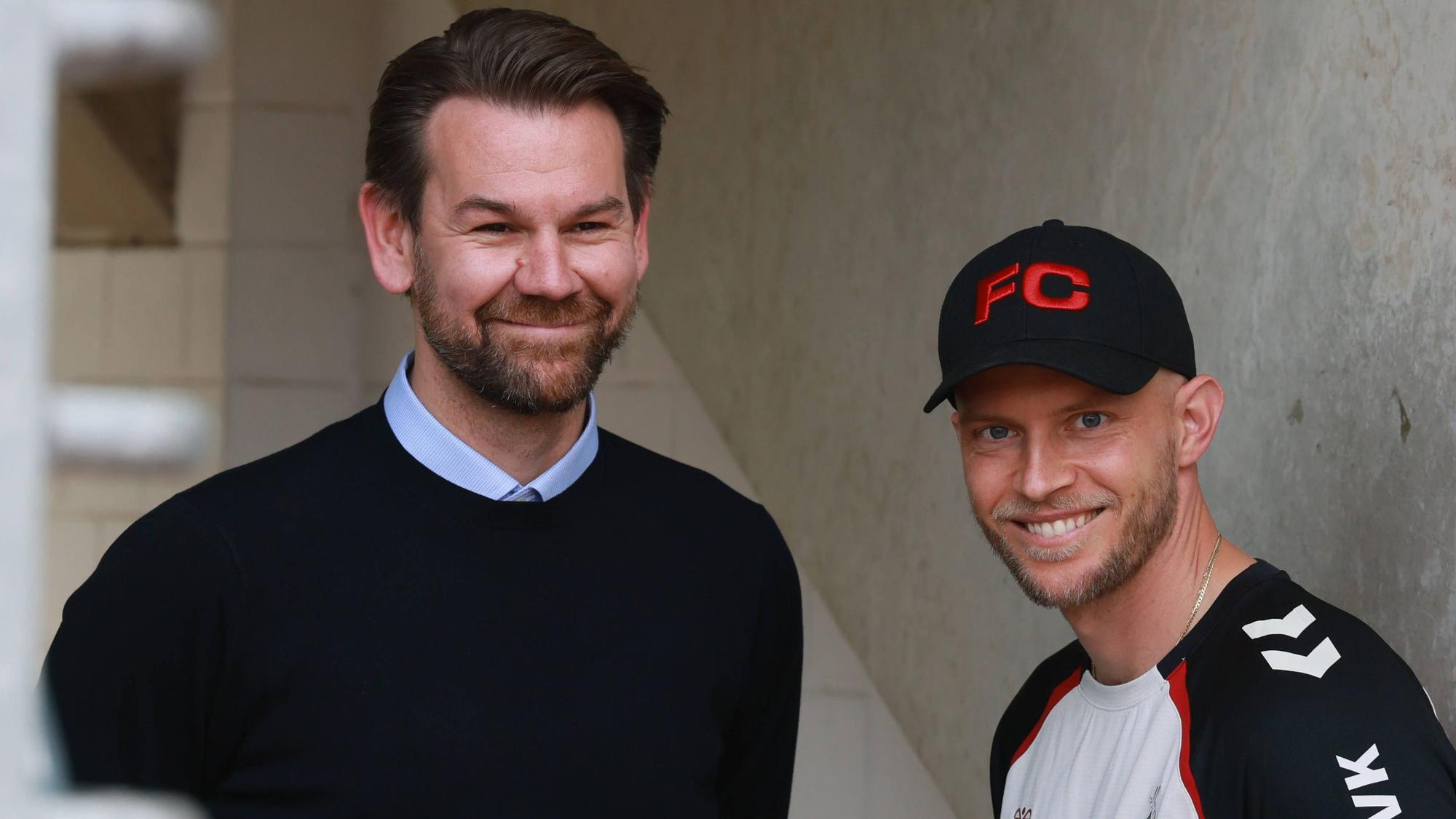 Thomas Kessler (l.) hat René Wagners Vertrag angepasst – der 1. FC Köln geht mit dem 37-Jährigen als Cheftrainer in die neue Saison.