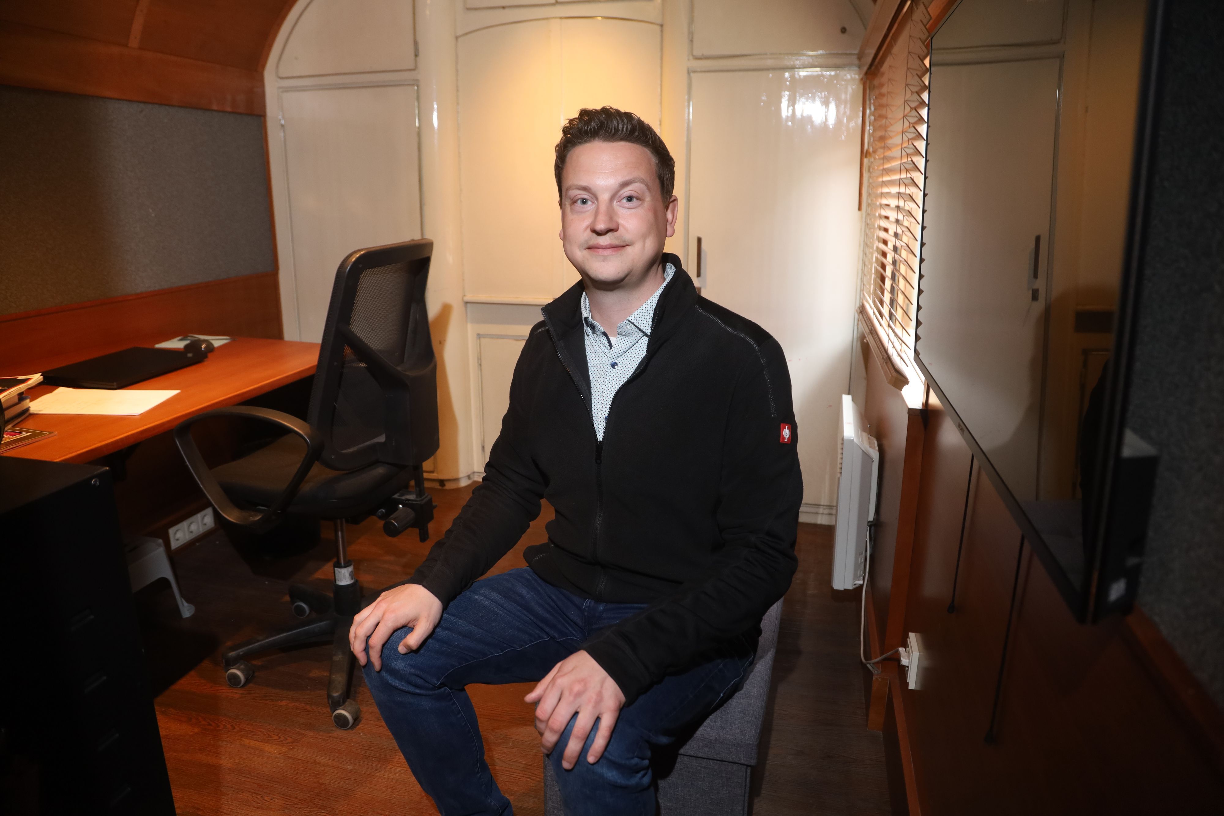 06.05.2026, Köln: Roncalli: Das sind die Menschen hinter den Kulissen, die den Laden am Laufen halten: Christian Lindenberg, Leitung Produktionsteam  Foto: Arton Krasniqi