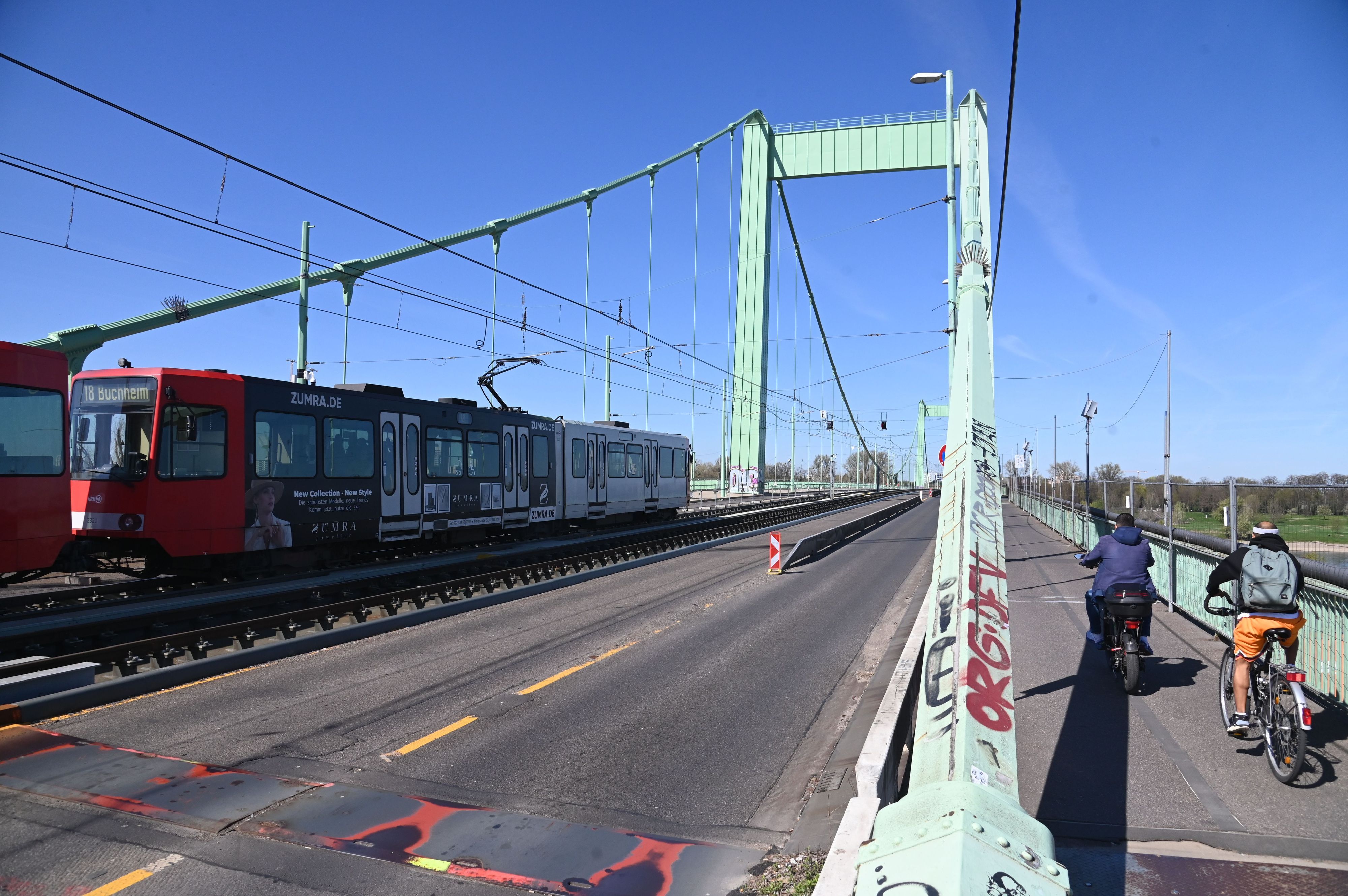 Die Mülheimer Brücke wird für eine halbe Milliarde Euro Baukosten (Stand jetzt) saniert.