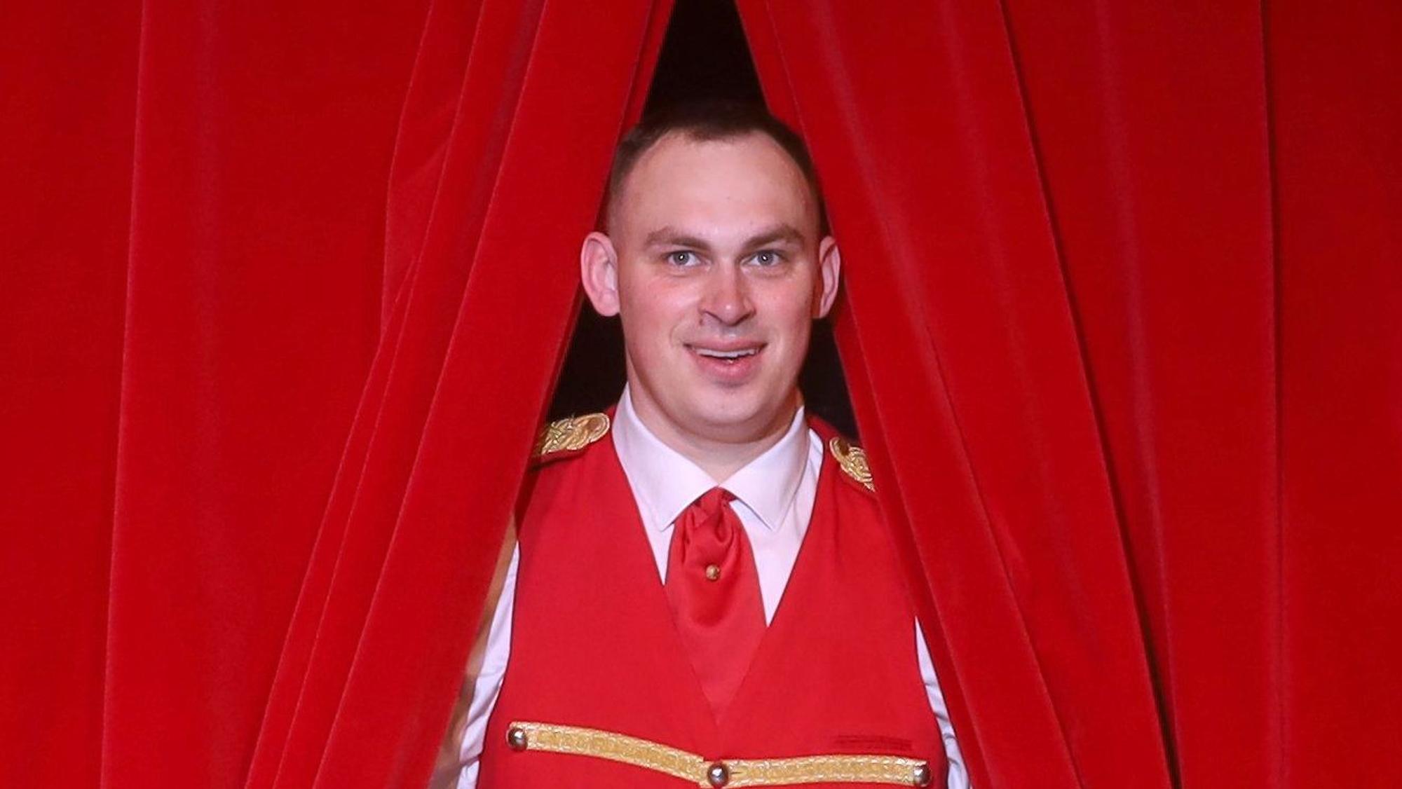 06.05.2026, Köln: Roncalli: Das sind die Menschen hinter den Kulissen, die den Laden am Laufen halten: Tristan Franzen, Requisiteur Foto: Arton Krasniqi