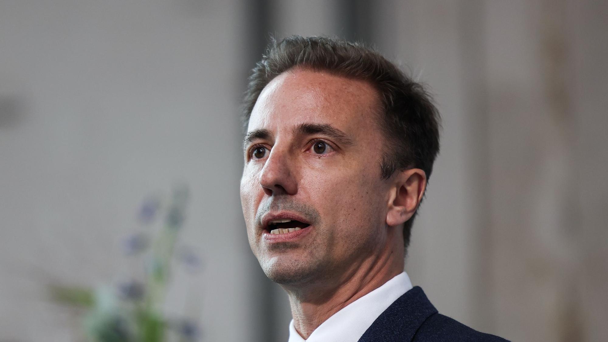 Opel-Chef Florian Huettl holt sich technologische Hilfe in China.