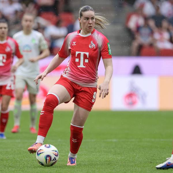 Adriana Achcinska 1. FC Köln, 9 am Ball, Einzelbild, Ganzkörper, Aktion, Action, Spielszene, DIE DFB-RICHTLINIEN UNTERSAGEN JEGLICHE NUTZUNG VON FOTOS ALS SEQUENZBILDER UND/ODER VIDEOÄHNLICHE FOTOSTRECKEN. DFB REGULATIONS PROHIBIT ANY USE OF PHOTOGRAPHS AS IMAGE SEQUENCES AND/OR QUASI-VIDEO., 02.05.2026, Köln Deutschland, Fussball, Google Pixel Frauen-Bundesliga, 1. FC Köln - SV Werder Bremen *** Adriana Achcinska 1 FC Köln, 9 on the ball, single image, full body, action, action, match scene, THE DFB GUIDELINES PROHIBIT ANY USE OF PHOTOGRAPHS AS IMAGE SEQUENCES AND OR QUASI VIDEO DFB REGULATIONS PROHIBIT ANY USE OF PHOTOGRAPHS AS IMAGE SEQUENCES AND OR QUASI VIDEO , 02 05 2026, Cologne Germany , Soccer, Google Pixel Womens Bundesliga, 1 FC Köln SV Werder Bremen xobx