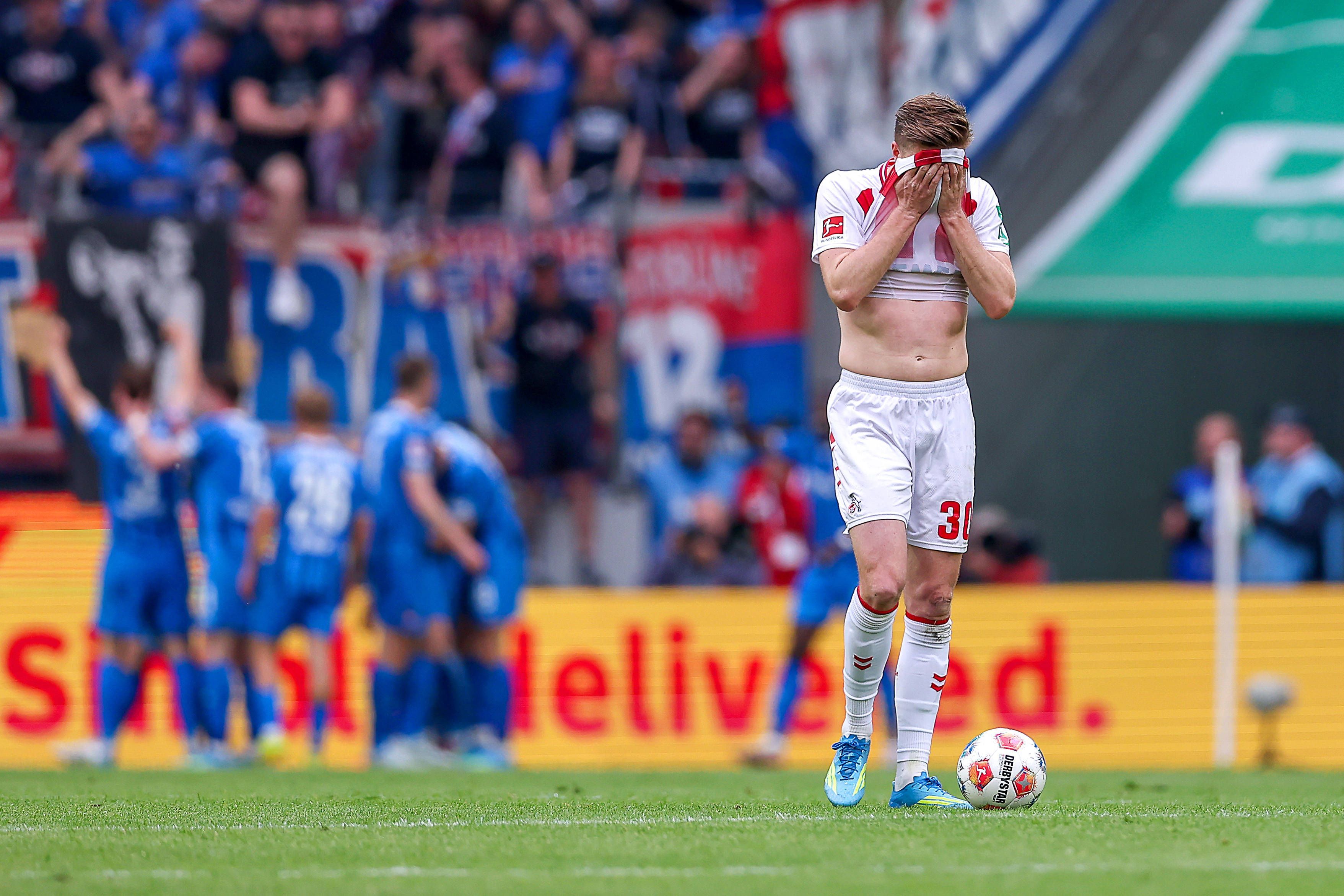 10.05.2026, Fußball, 1. FC Köln - 1. FC Heidenheim, 1. Fußball Bundesliga Herren, 33. Spieltag, RheinEnergie-STADION, Saison 2025 / 2026: Marius Bülter 1FC Koeln 30 enttäuscht Enttäuschung gestikulierend auf dem Spielfeld nach dem 1:3 Gegentor DFB regulations prohibit any use of photographs as image sequences and or quasi-video. Nordrhein-Westfalen Deutschland *** 10 05 2026, Football, 1 FC Köln 1 FC Heidenheim, 1 Fußball Bundesliga Herren, 33 Spieltag, RheinEnergie STADION, Saison 2025 2026 Marius Bülter 1FC Koeln 30 enttäuscht Enttäuschung gestikulieren auf dem Spielfeld nach dem 1 3 Gegentor DFB regulations prohibit any use of photographs as image sequences and or quasi video Nordrhein Westfalen Deutschland